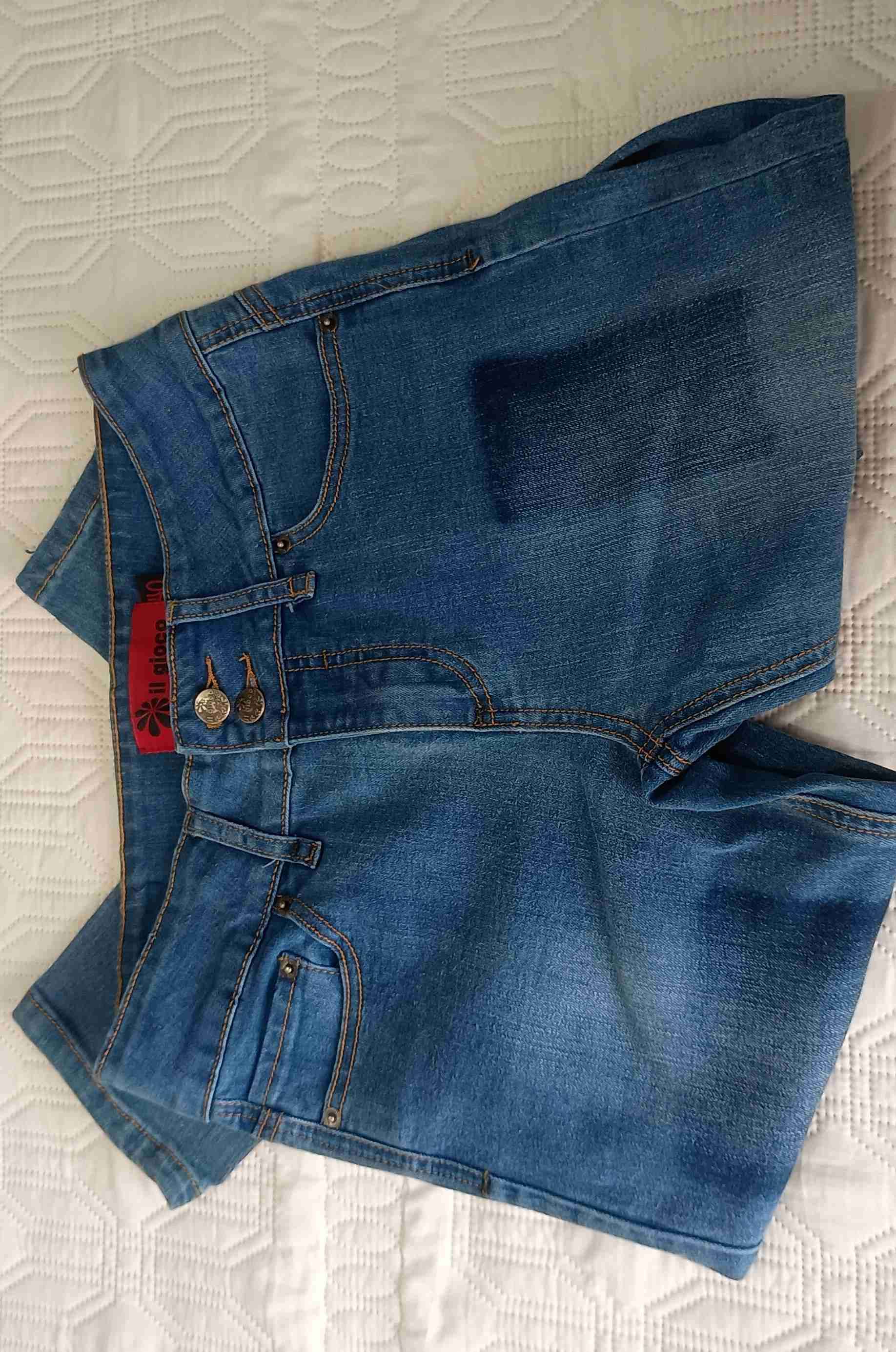 Jeans azul con parches - miniatura 2