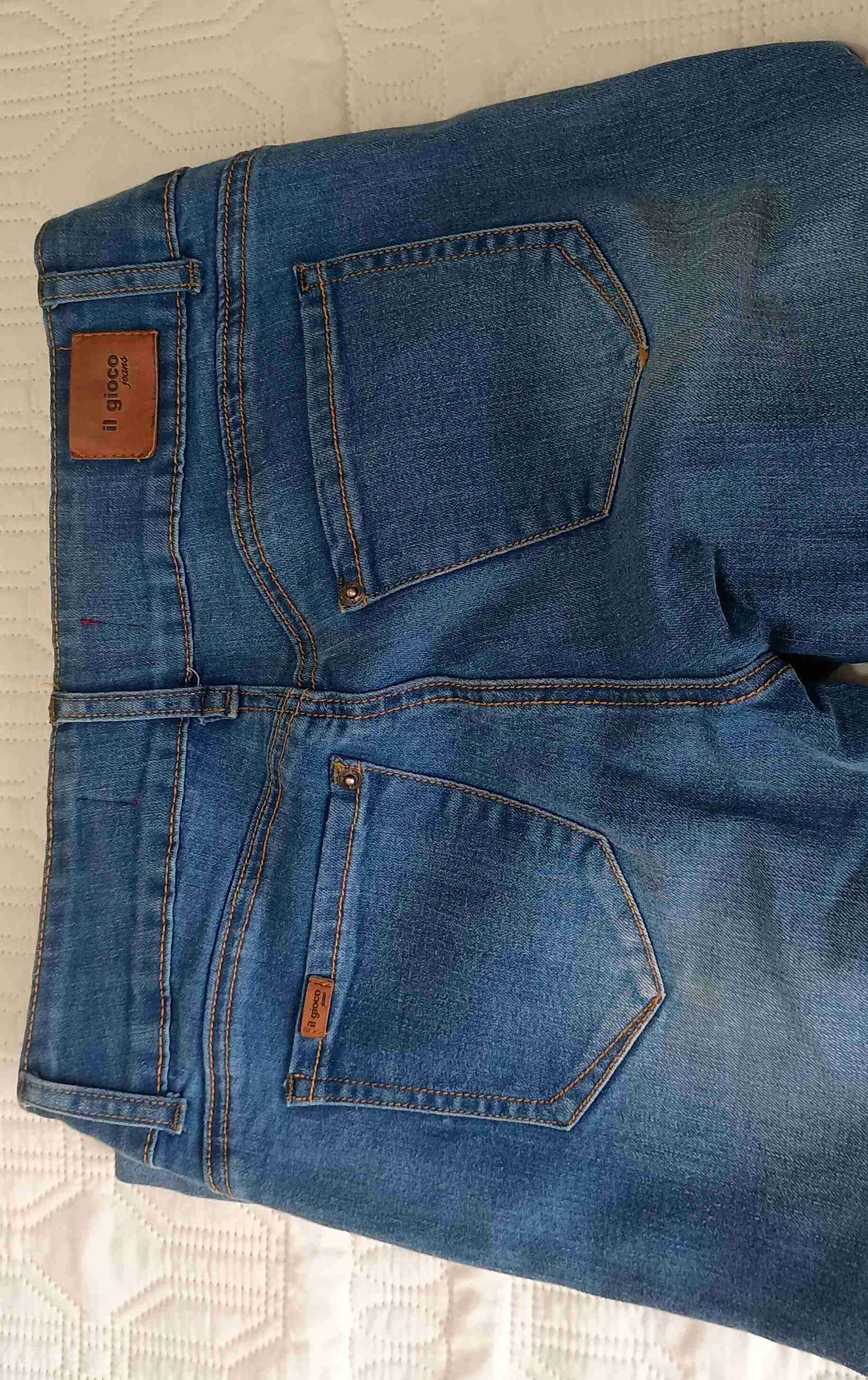 Jeans azul con parches - miniatura 3