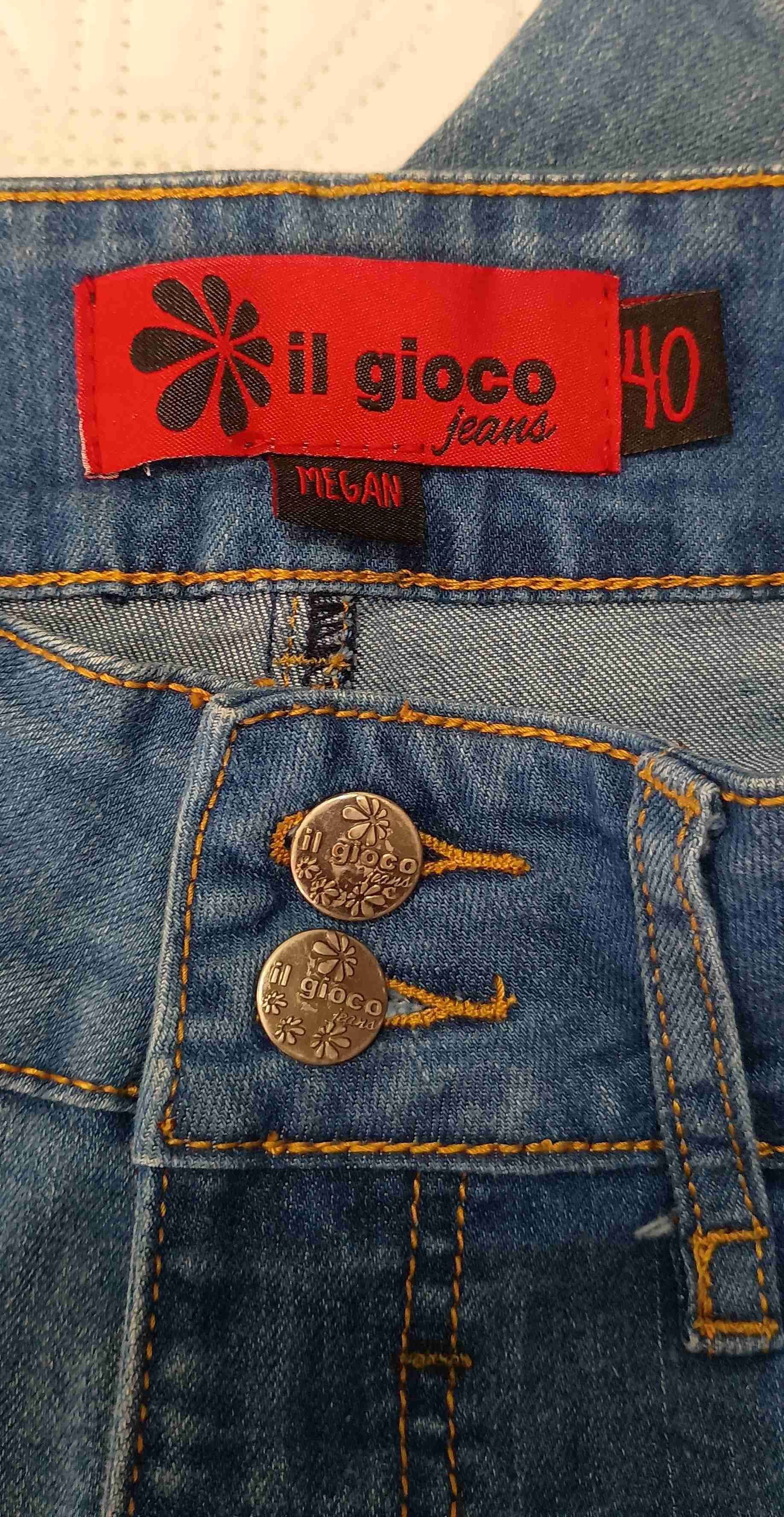 Jeans azul con parches - miniatura 4