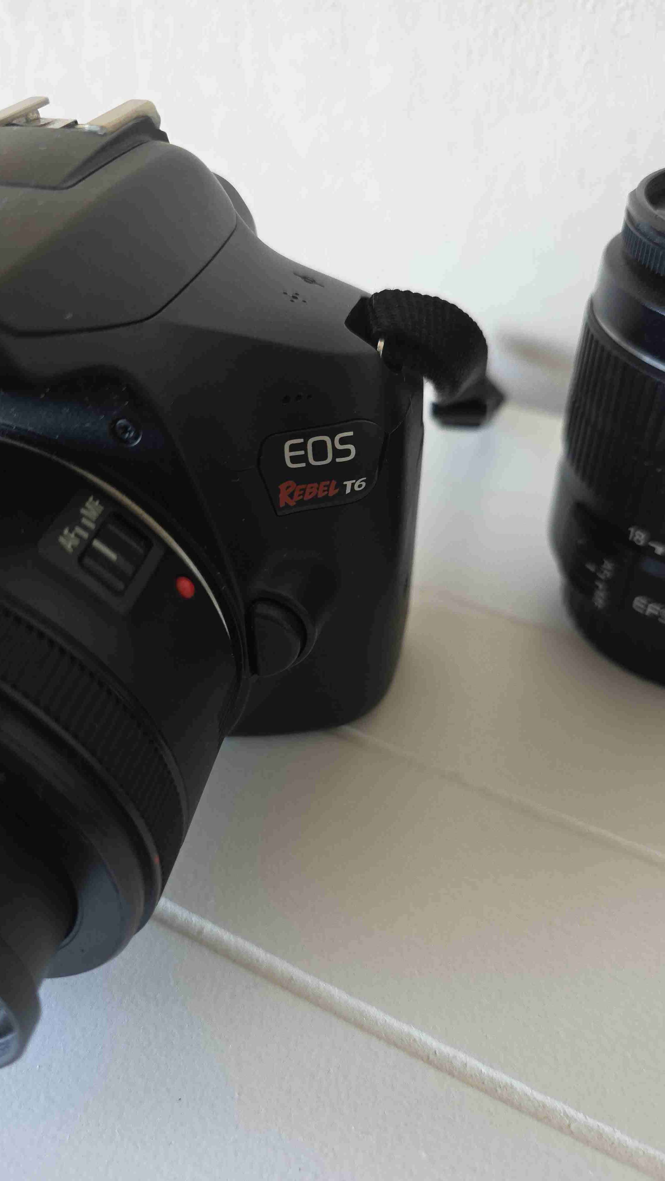 Cámara EOS Rebel T6 con lente - miniatura 1