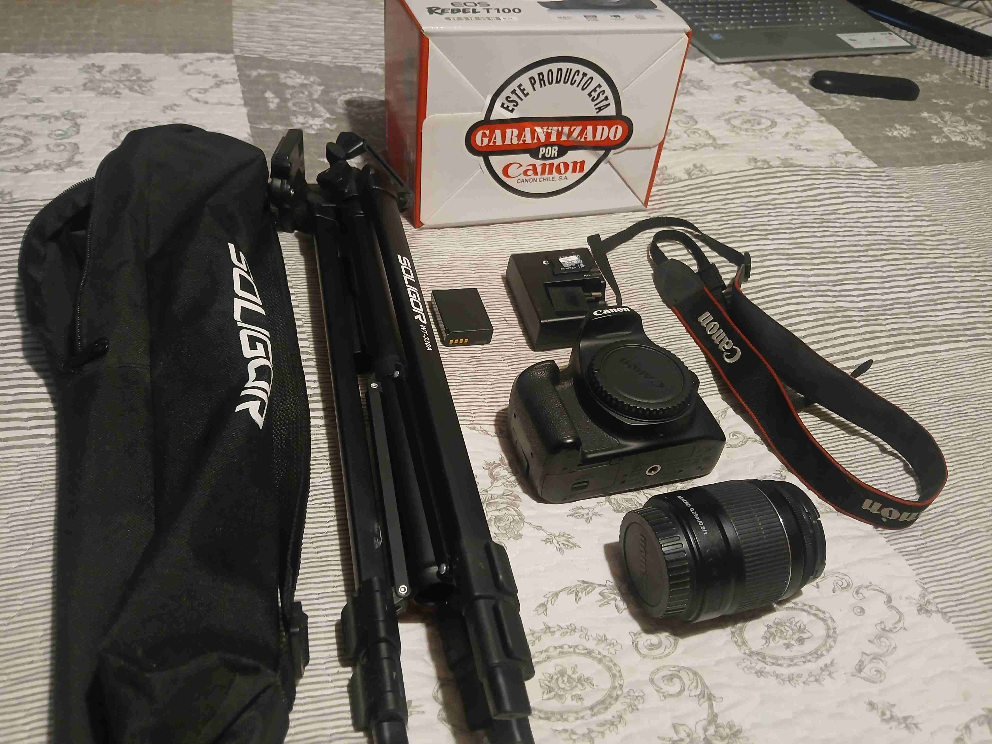 Cámara Canon con trípode y accesorios - miniatura 3