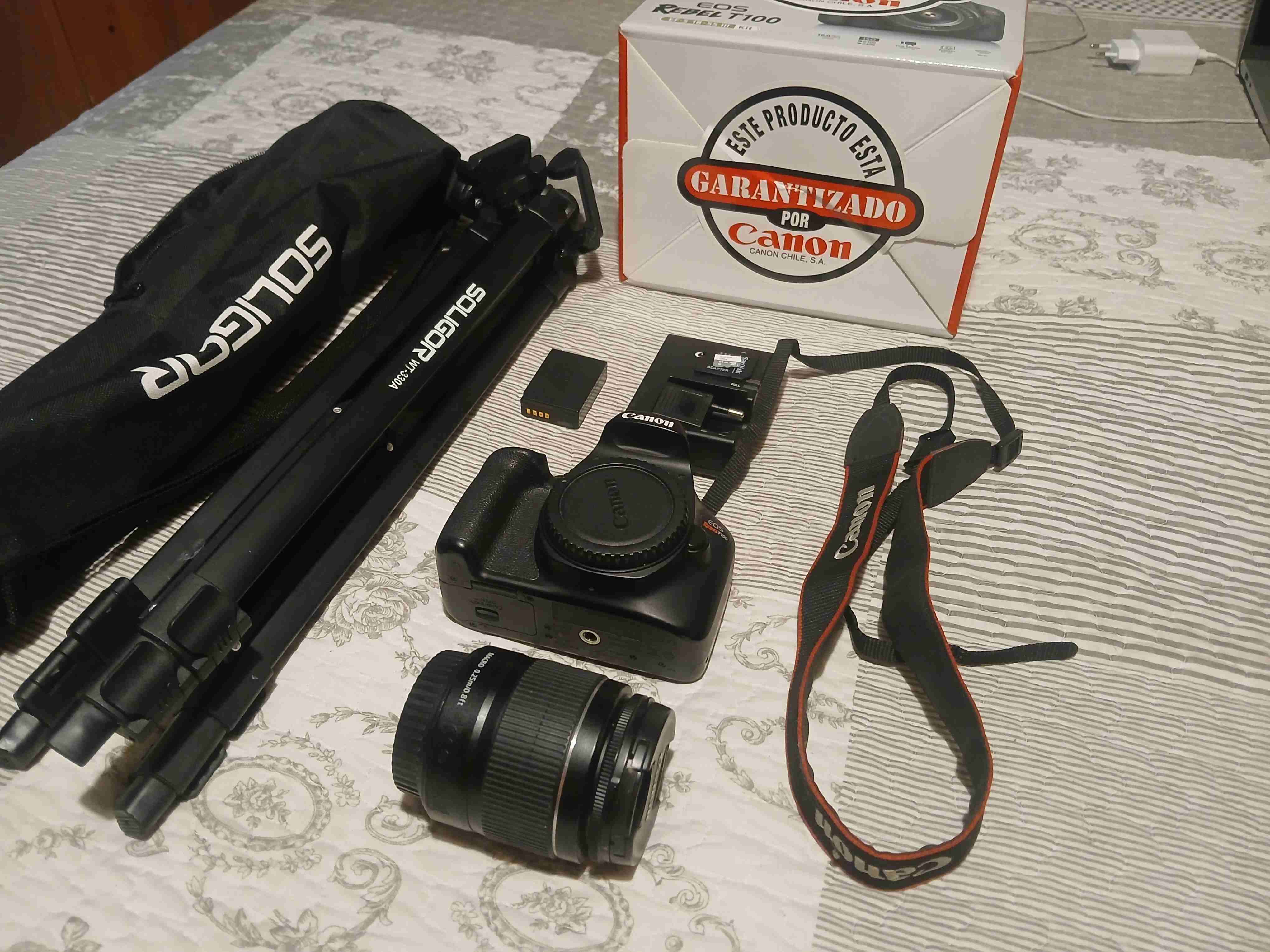 Cámara Canon con trípode y accesorios - miniatura 4