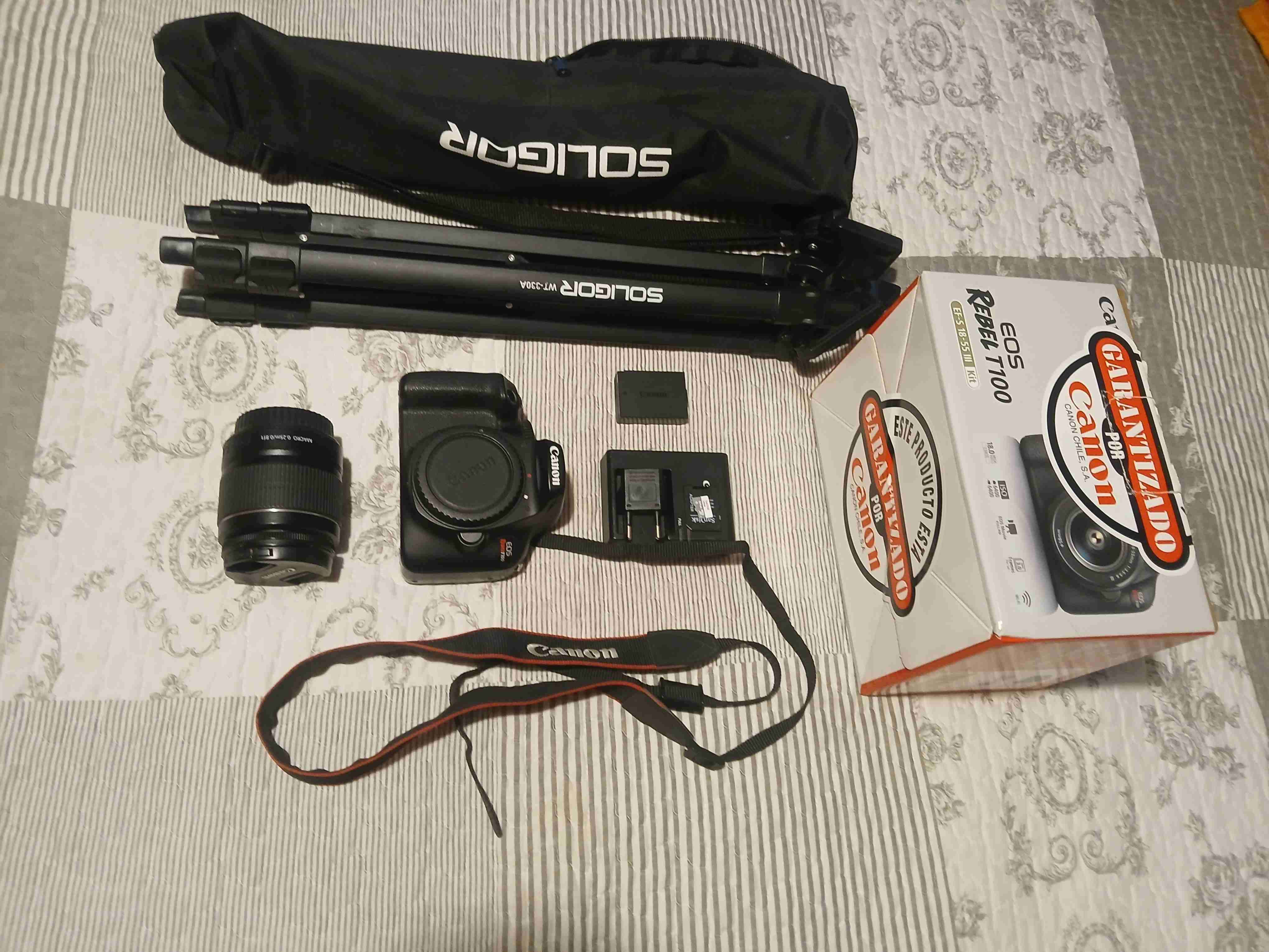 Cámara Canon con trípode y accesorios - miniatura 5