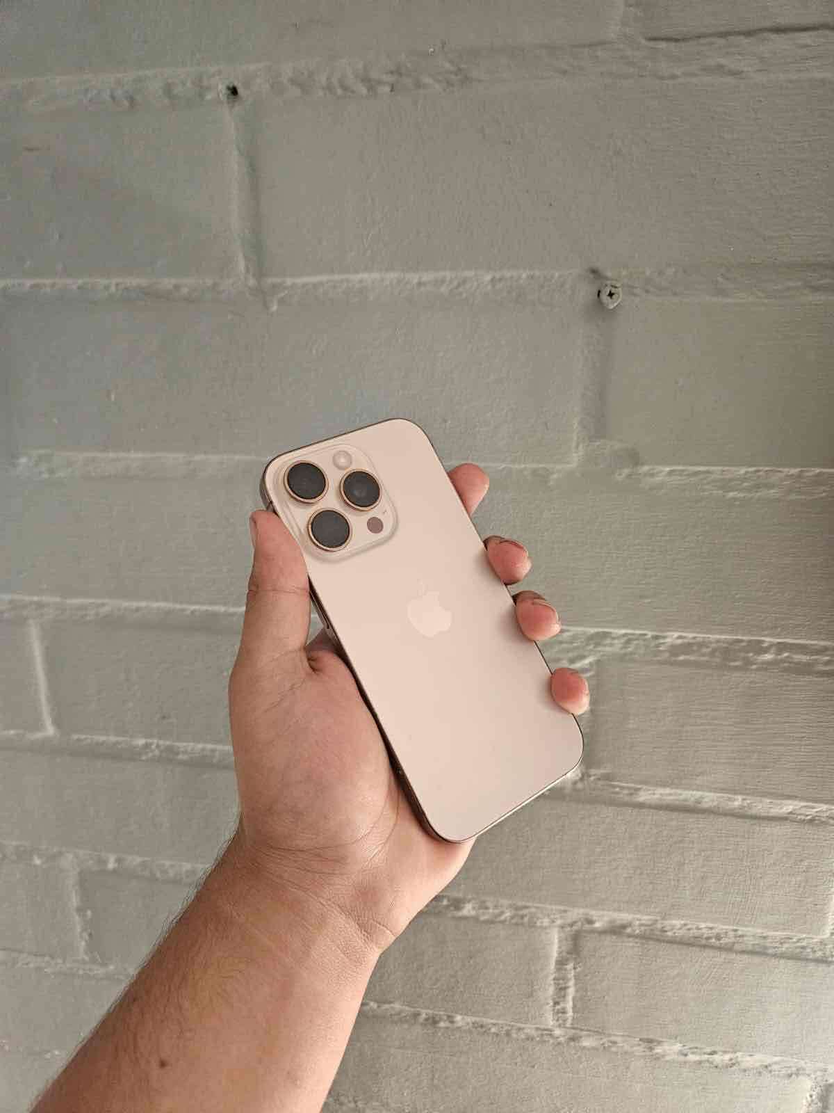 iPhone 16 Pro Titanio Desierto - miniatura 1