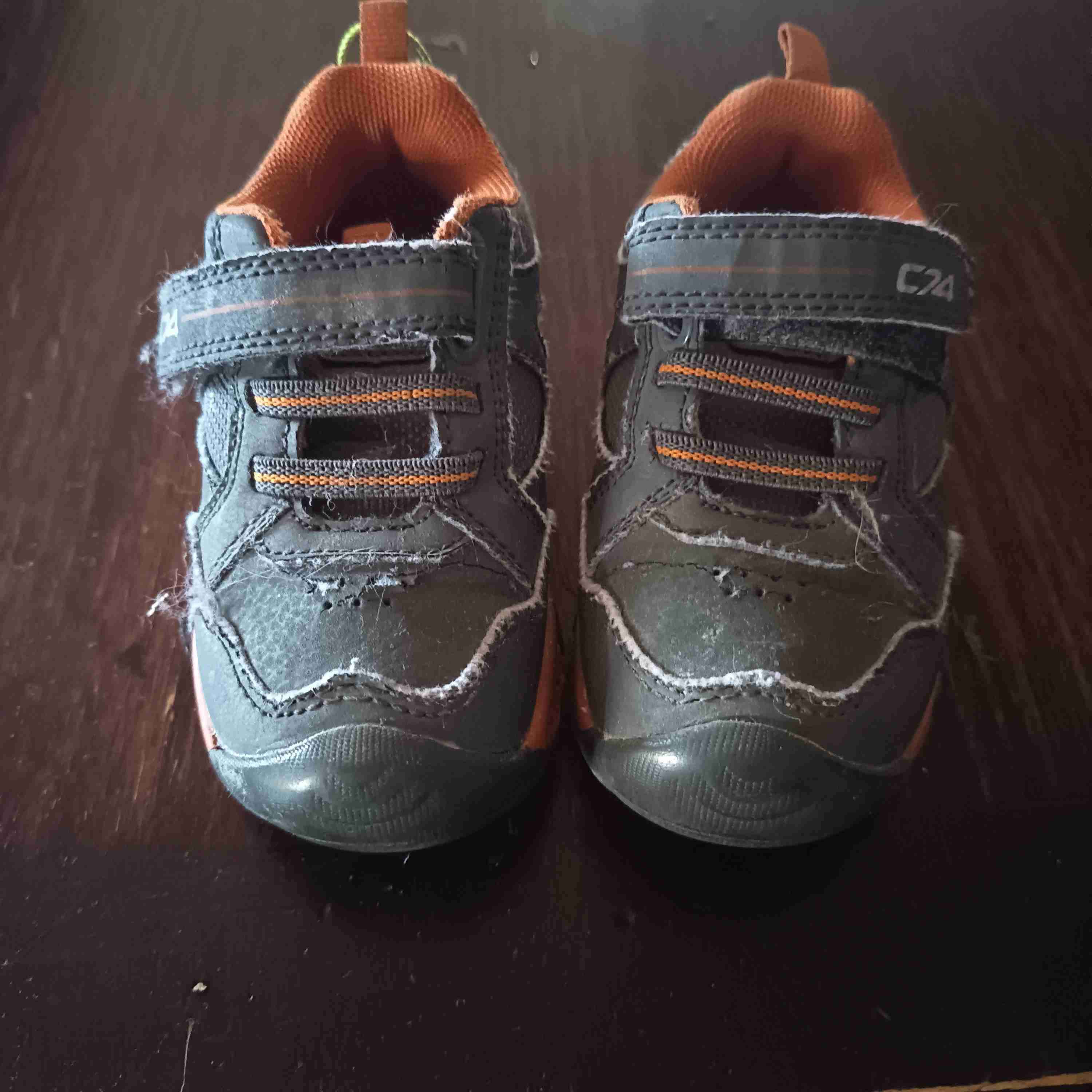 Zapatillas de bebé gris y naranja - miniatura 1