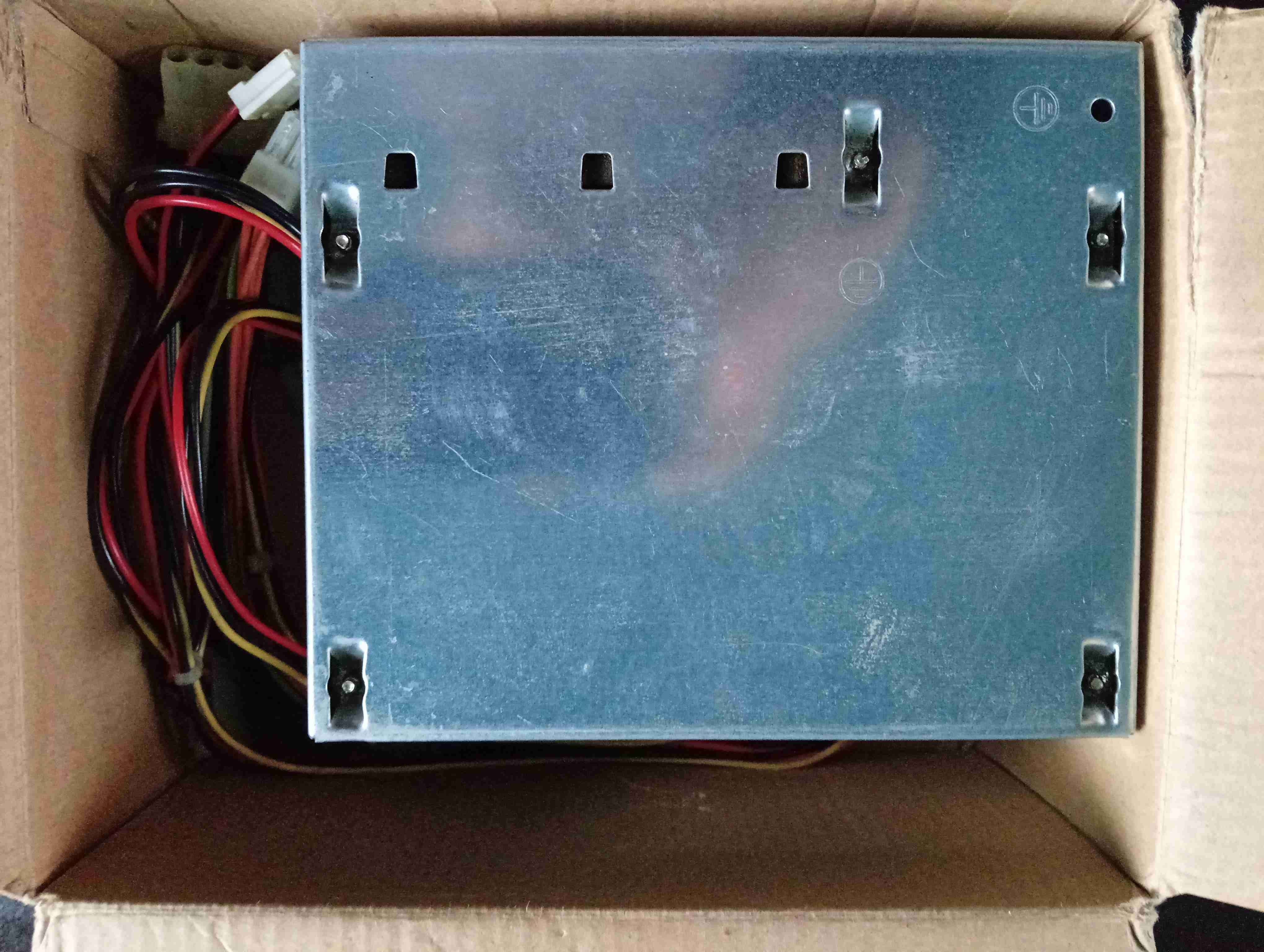 Fuente de poder Microlab 550W - miniatura 2