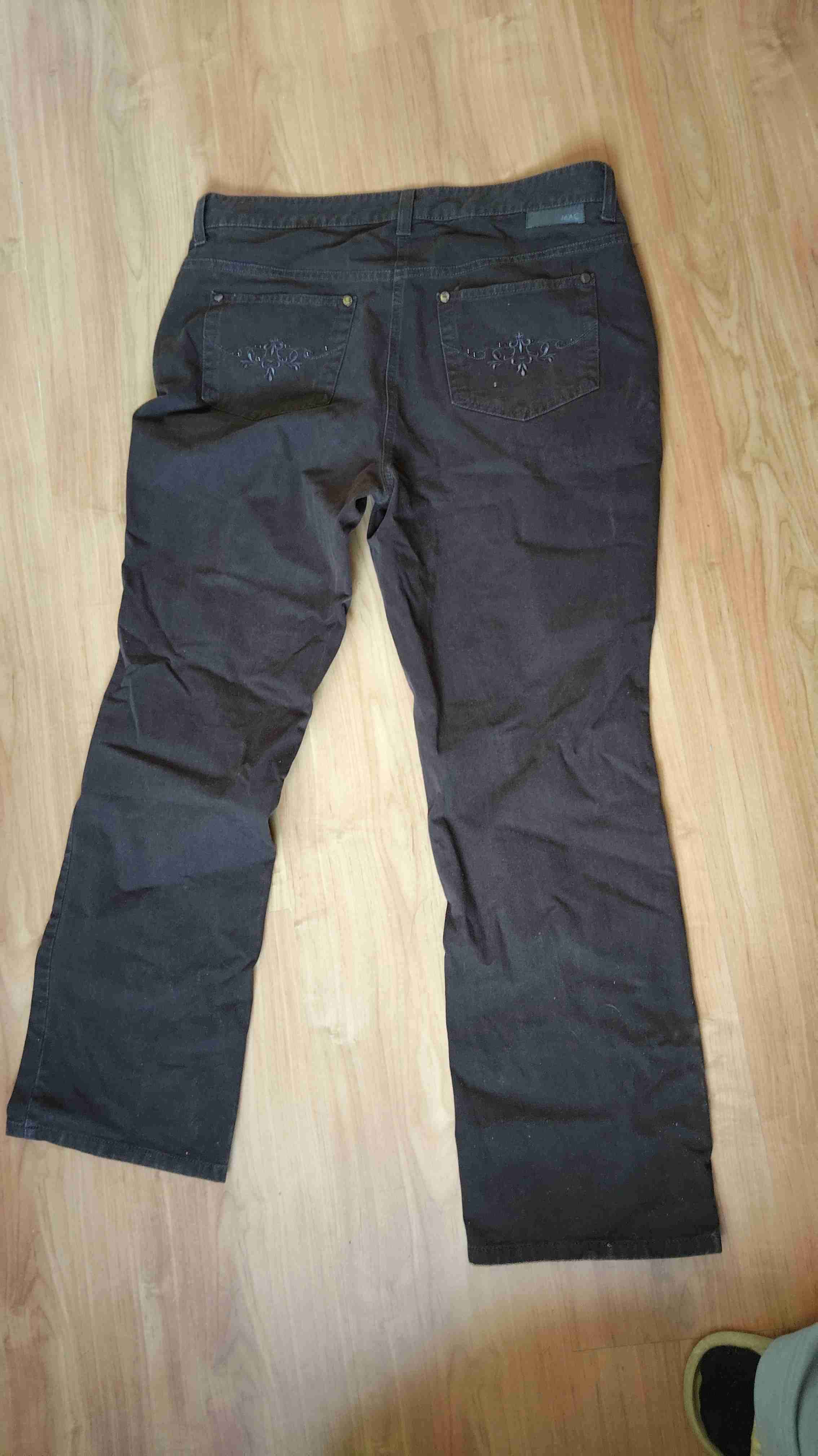 Jeans café oscuro con flores - miniatura 2