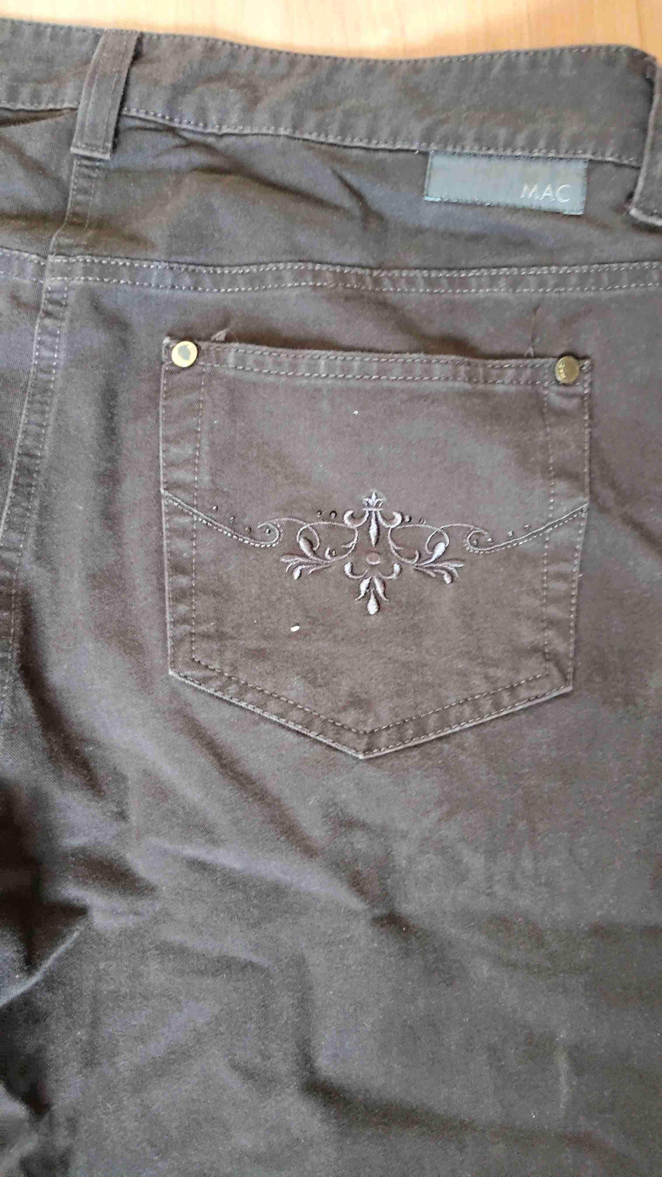 Jeans café oscuro con flores - miniatura 3