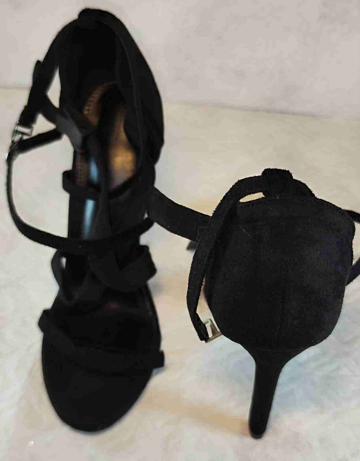 Tacones negros con amarras - miniatura 3