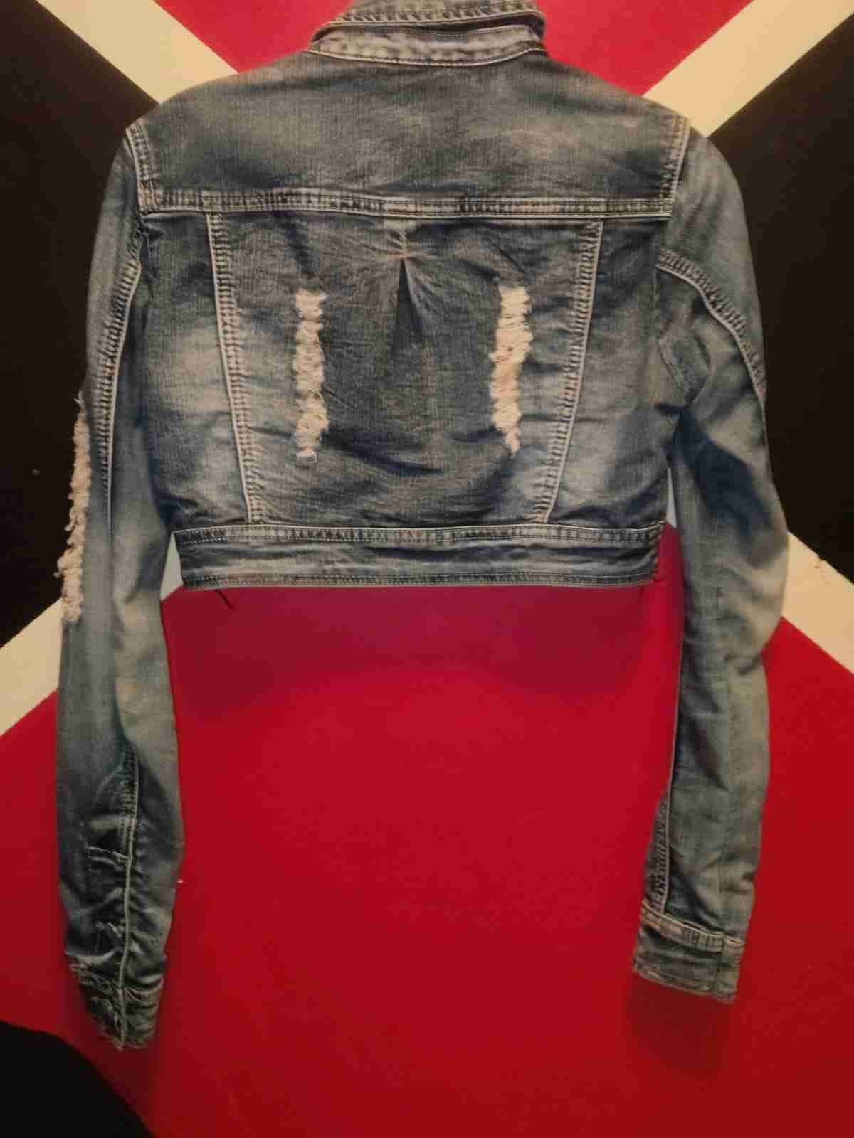 Chaqueta corta de mezclilla desgastada - miniatura 2