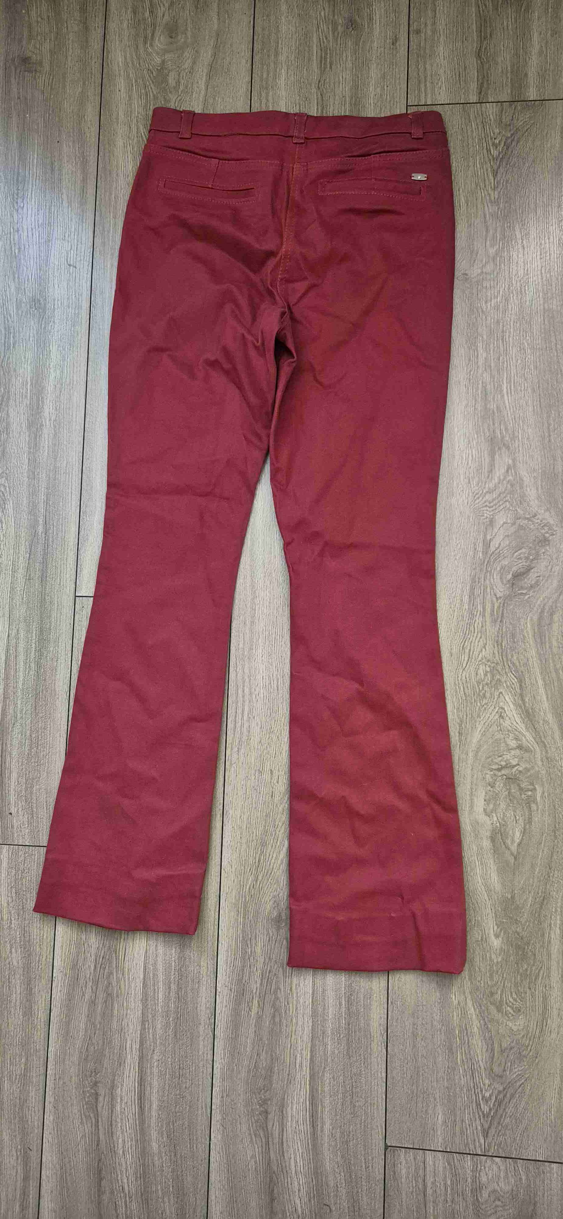 Pantalones rojos semi acampanados - miniatura 2