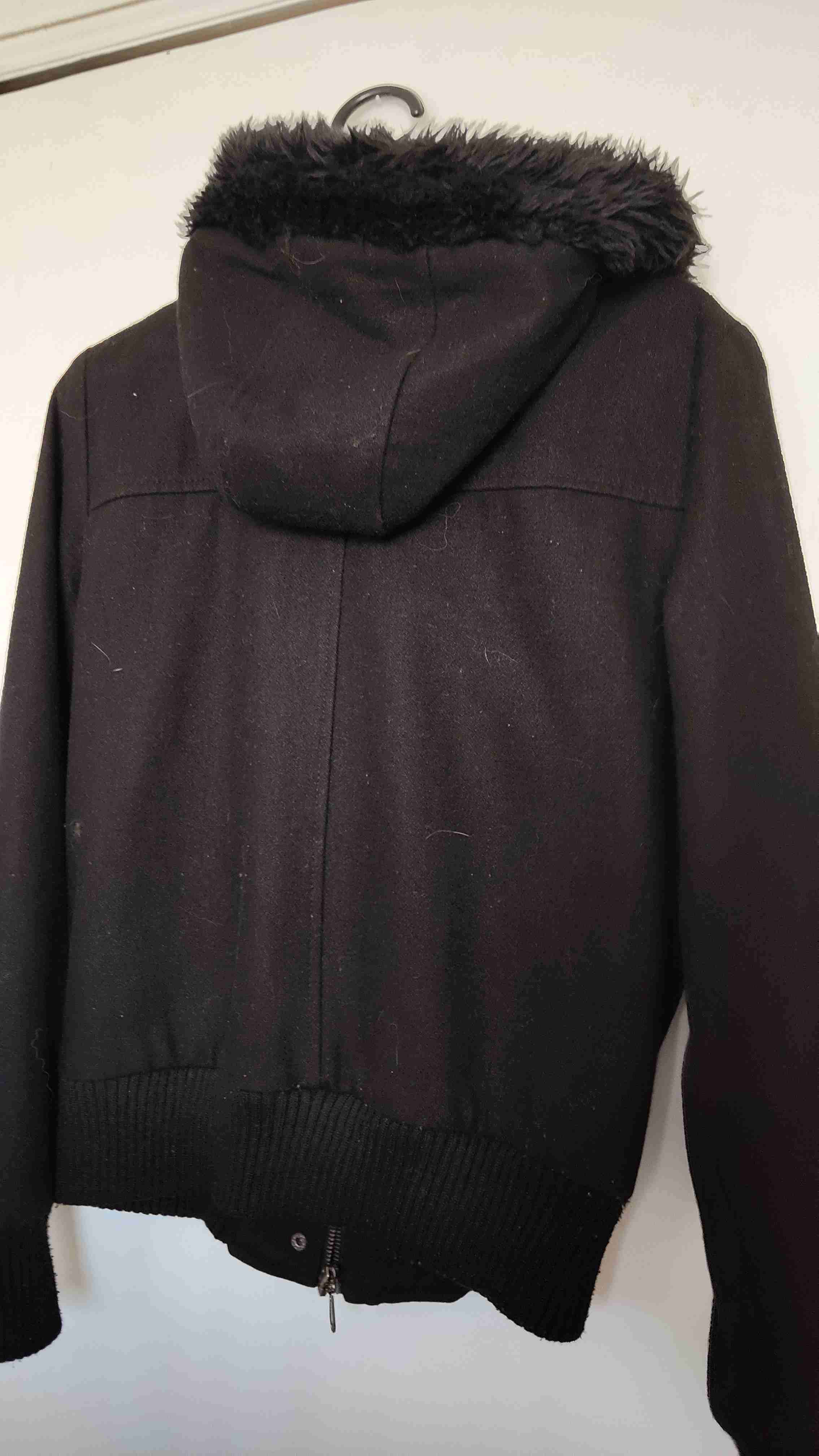 Chaqueta negra con gorro Wados - miniatura 3