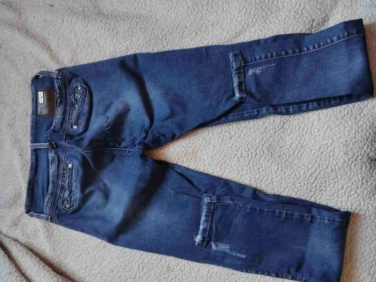Jeans azules desgastados - miniatura 2