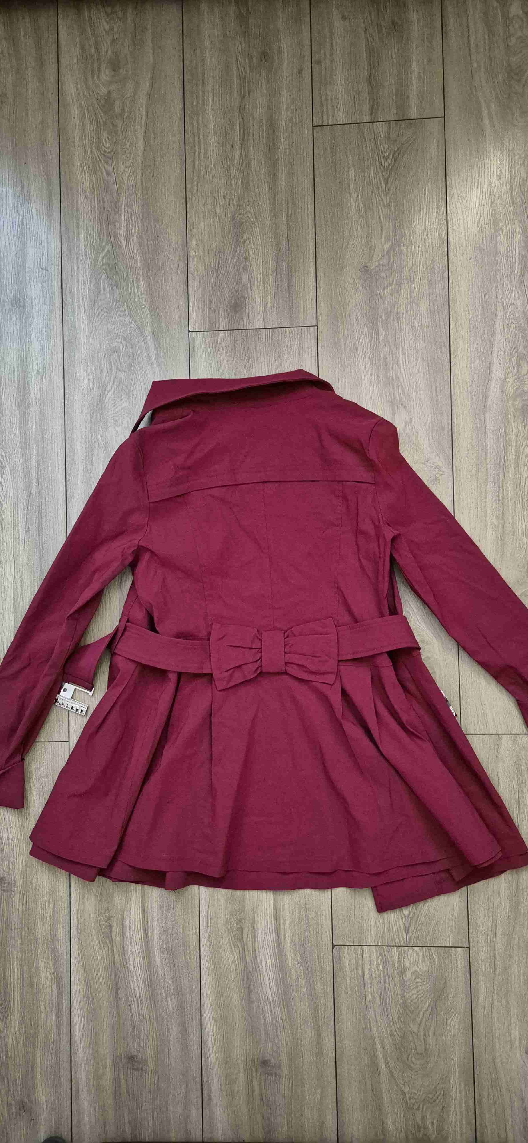 Abrigo rojo estilo trench - miniatura 2