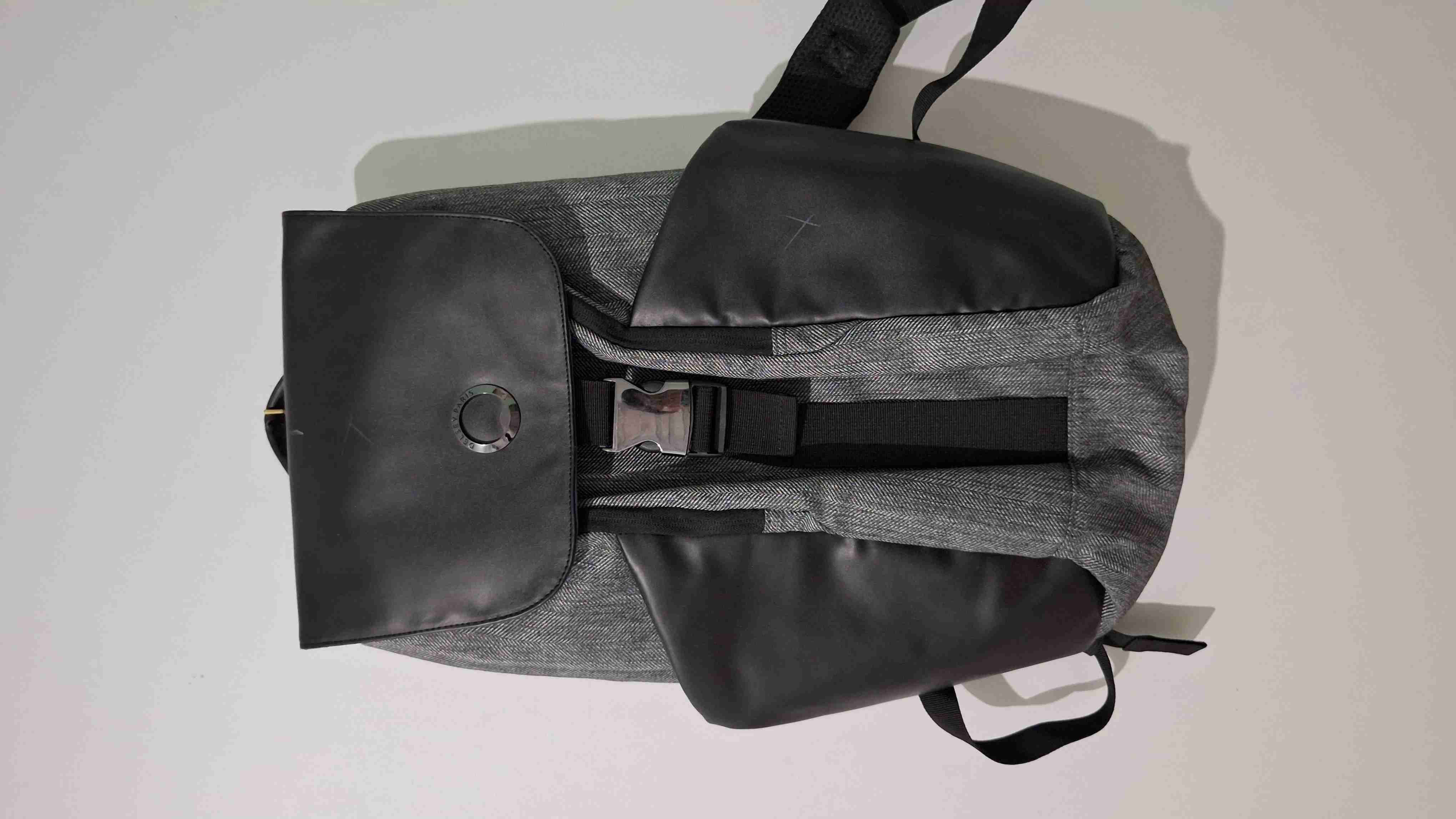 Mochila Delsey negra y gris nueva sin uso. - miniatura 1