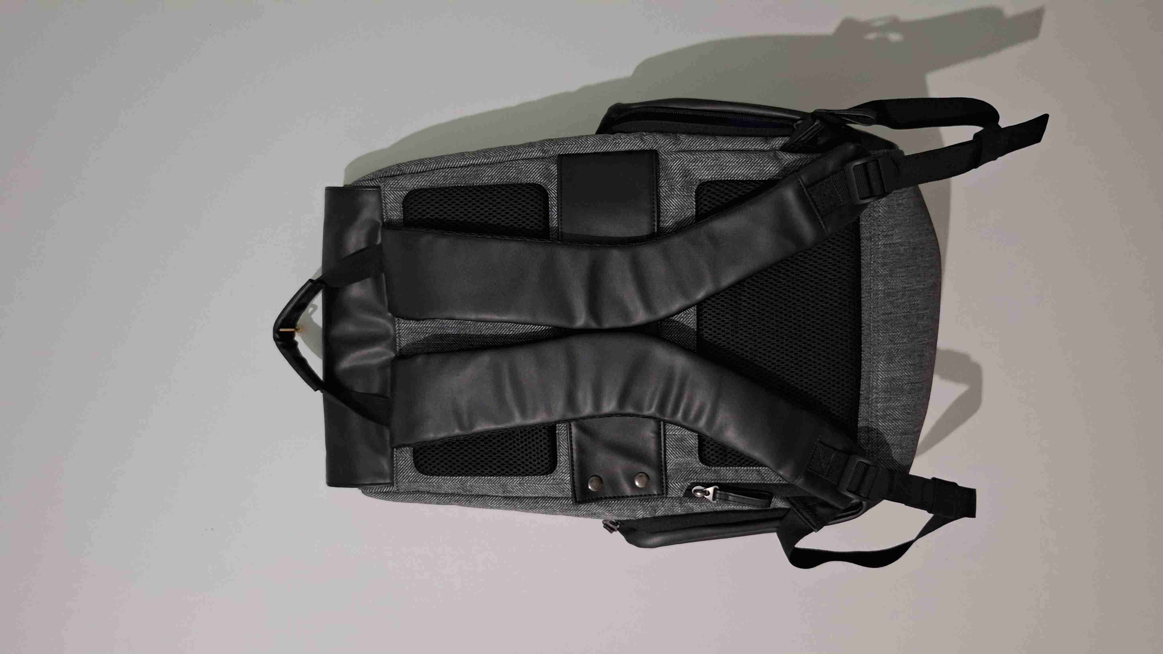 Mochila Delsey negra y gris nueva sin uso. - miniatura 2