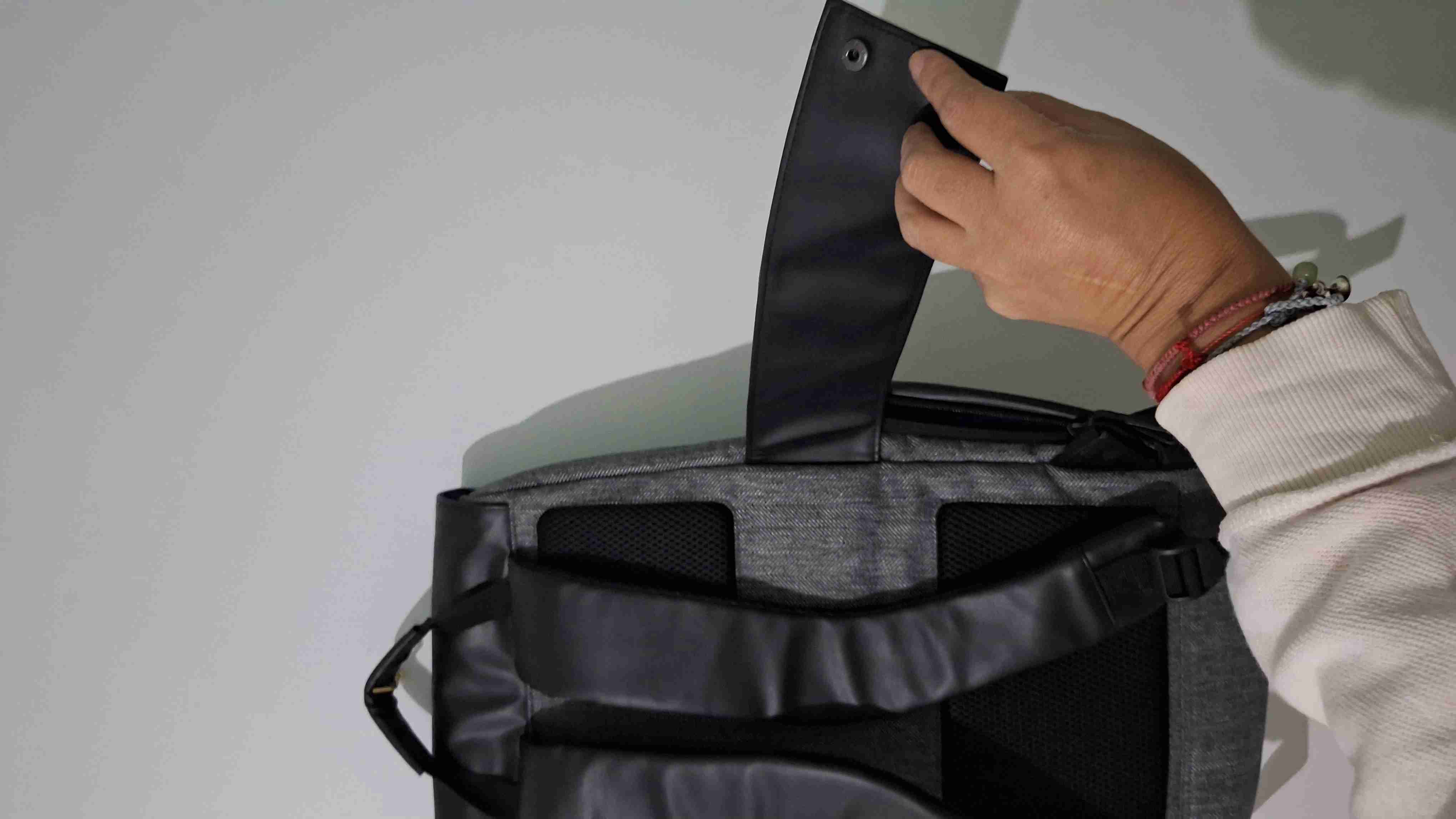 Mochila Delsey negra y gris nueva sin uso. - miniatura 3