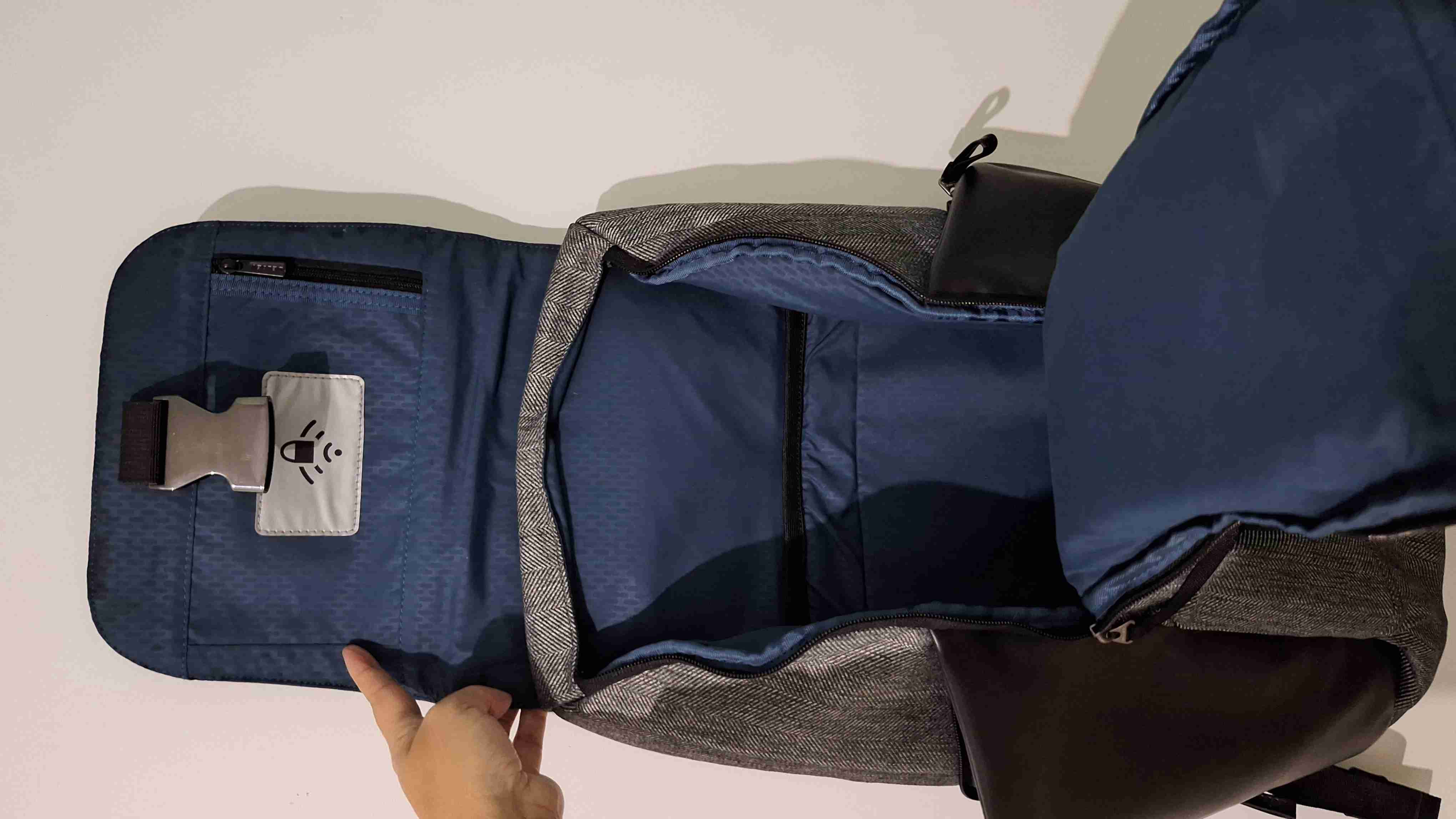 Mochila Delsey negra y gris nueva sin uso. - miniatura 4