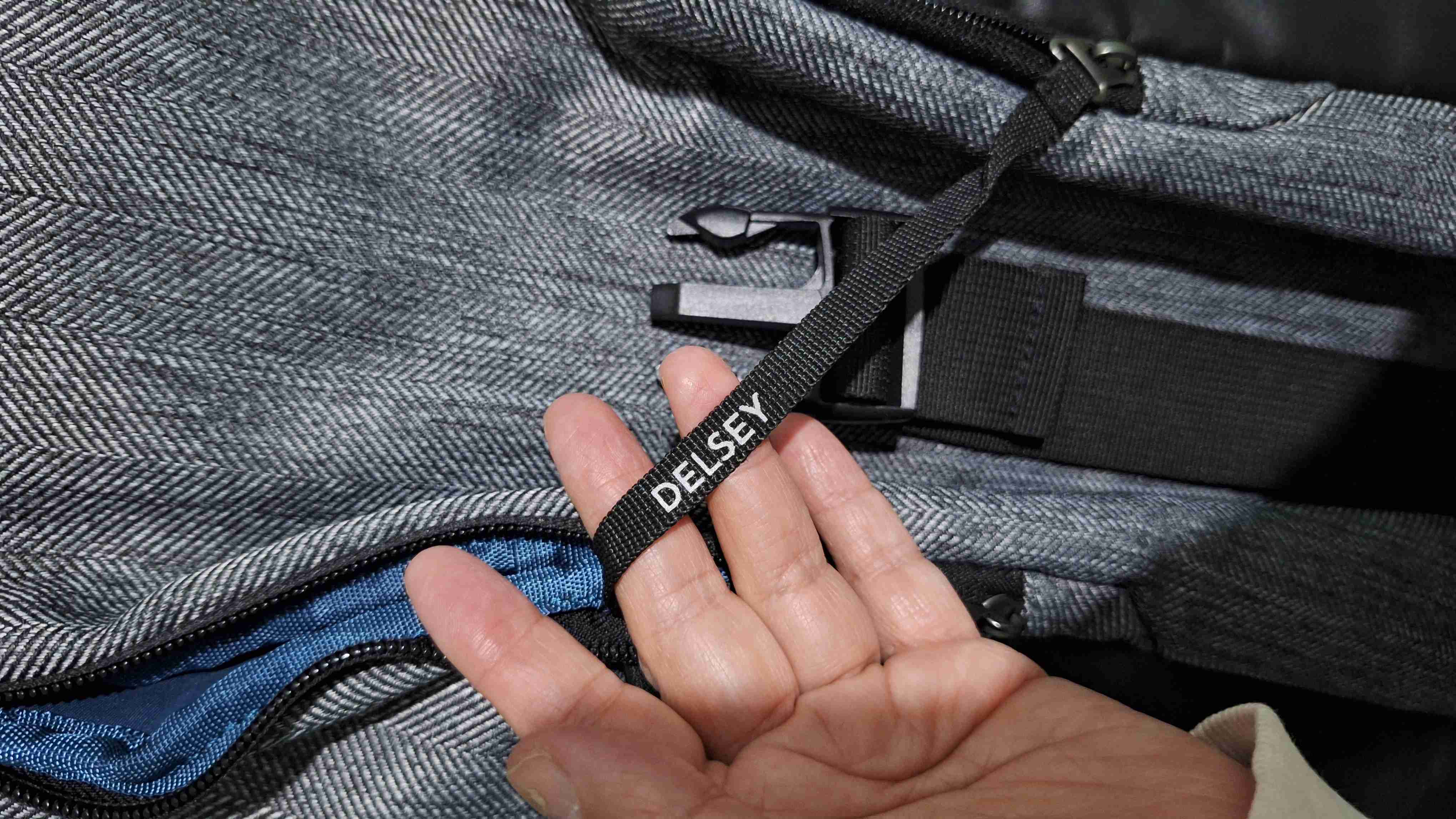 Mochila Delsey negra y gris nueva sin uso. - miniatura 6