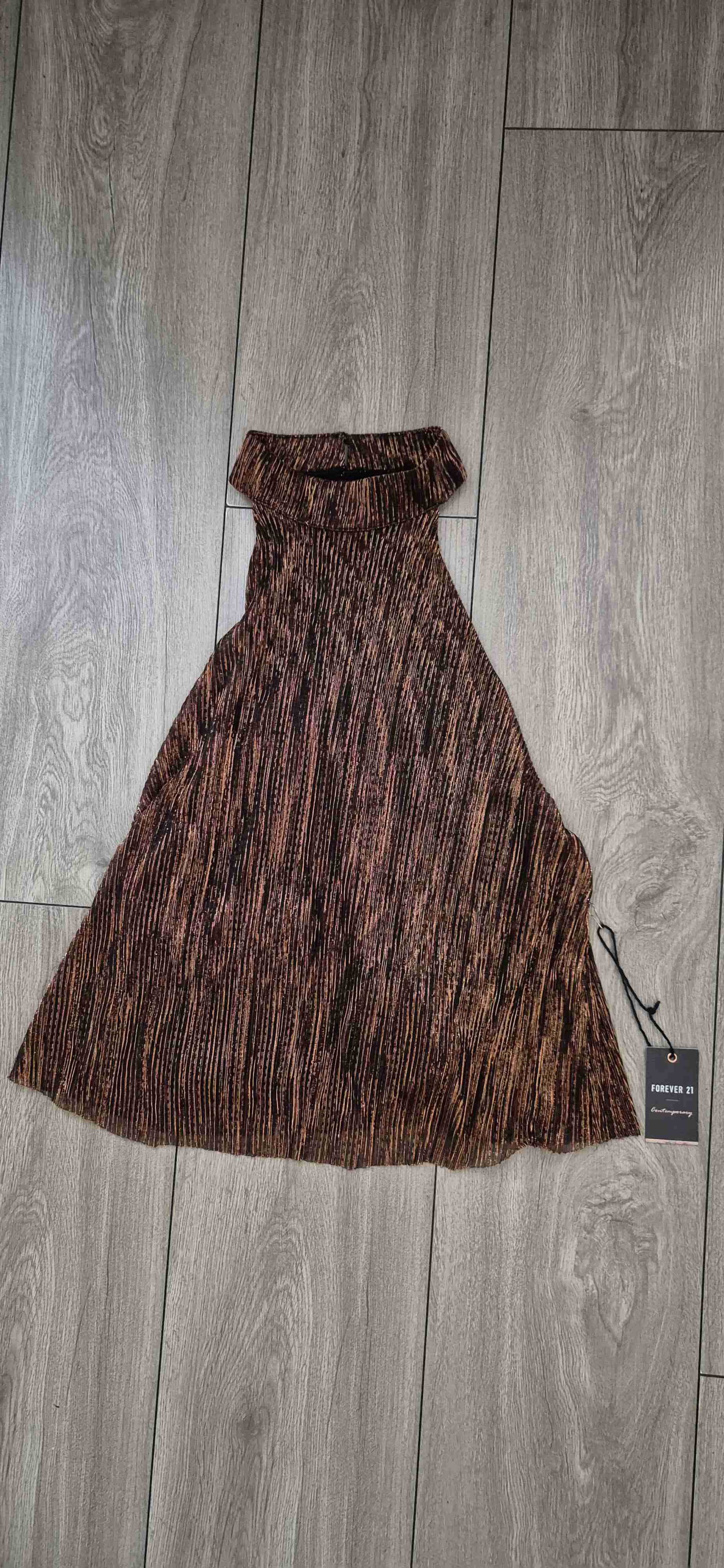 Vestido cuello alto pliegues. - miniatura 2