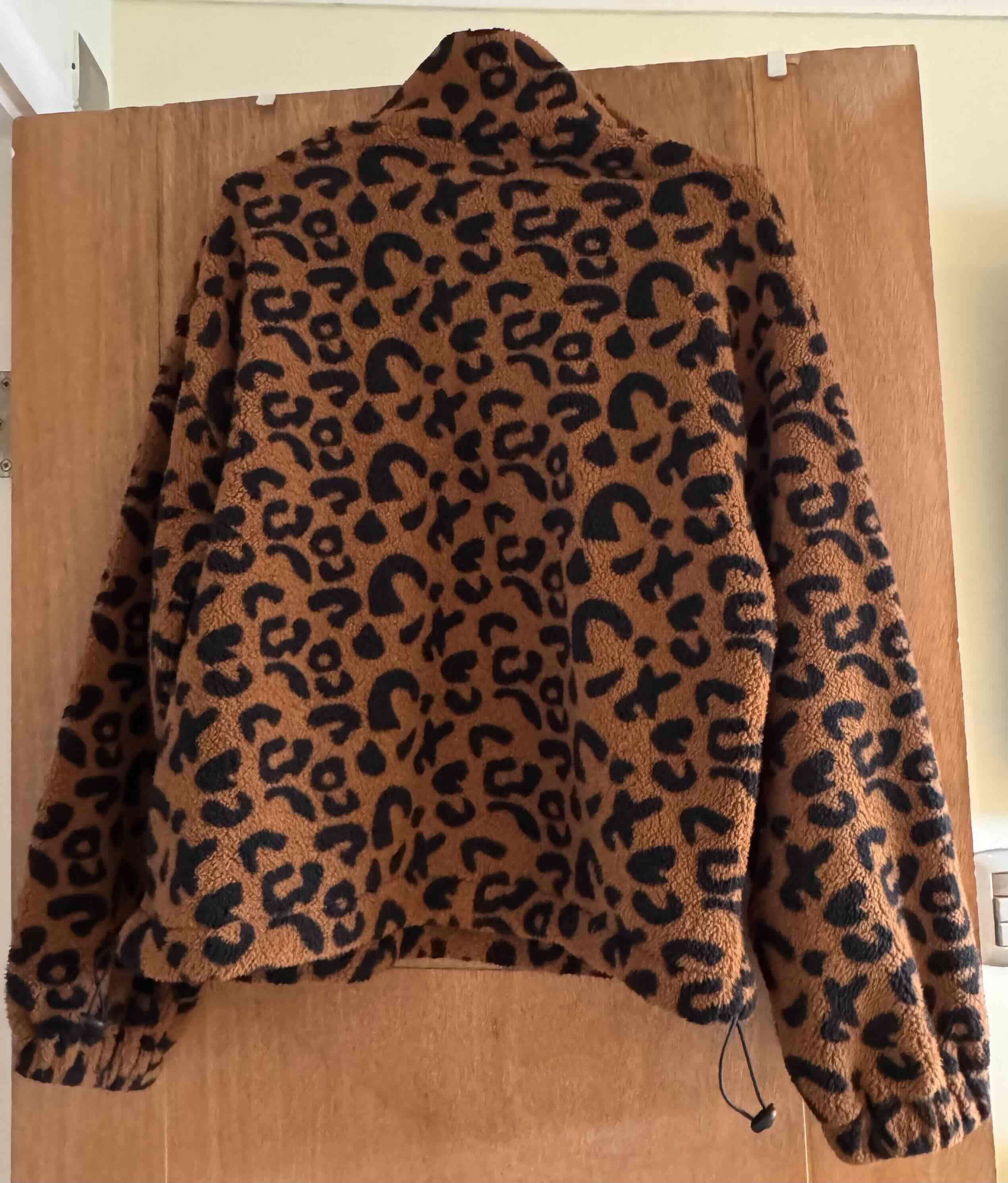 Chaqueta peluda marrón con capucha - miniatura 4