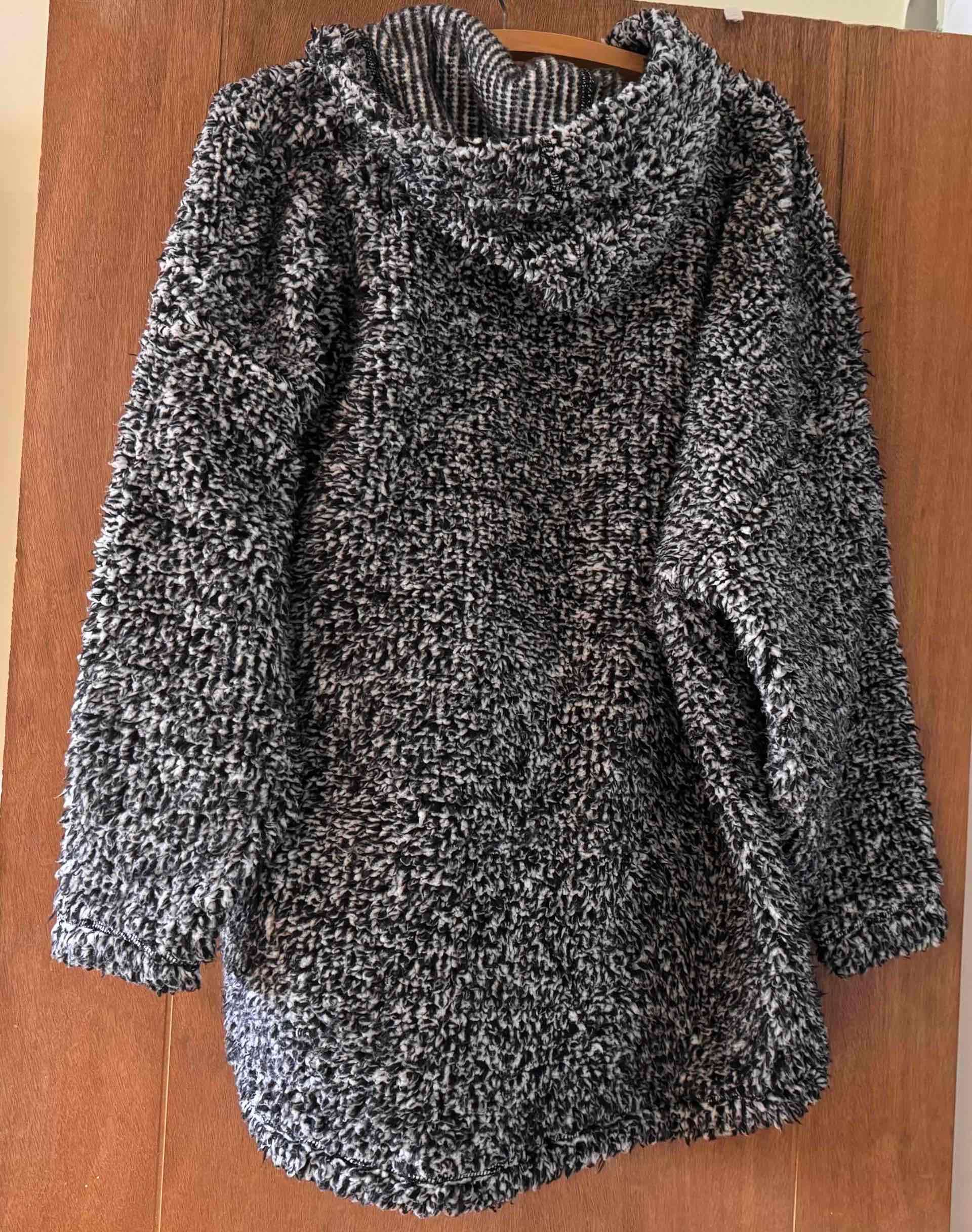 Chaqueta peluda marrón con capucha - miniatura 6