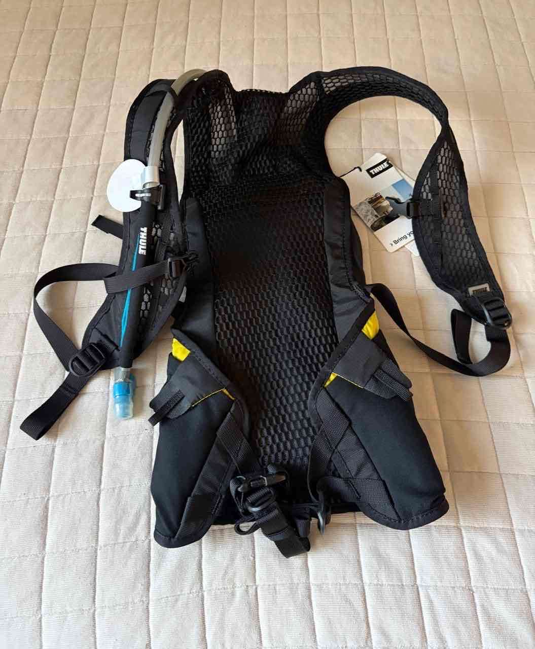 Mochila de hidratación negra Thule nueva - miniatura 2