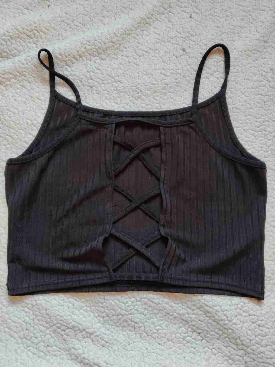 Top negro con tirantes cruzados - miniatura 1