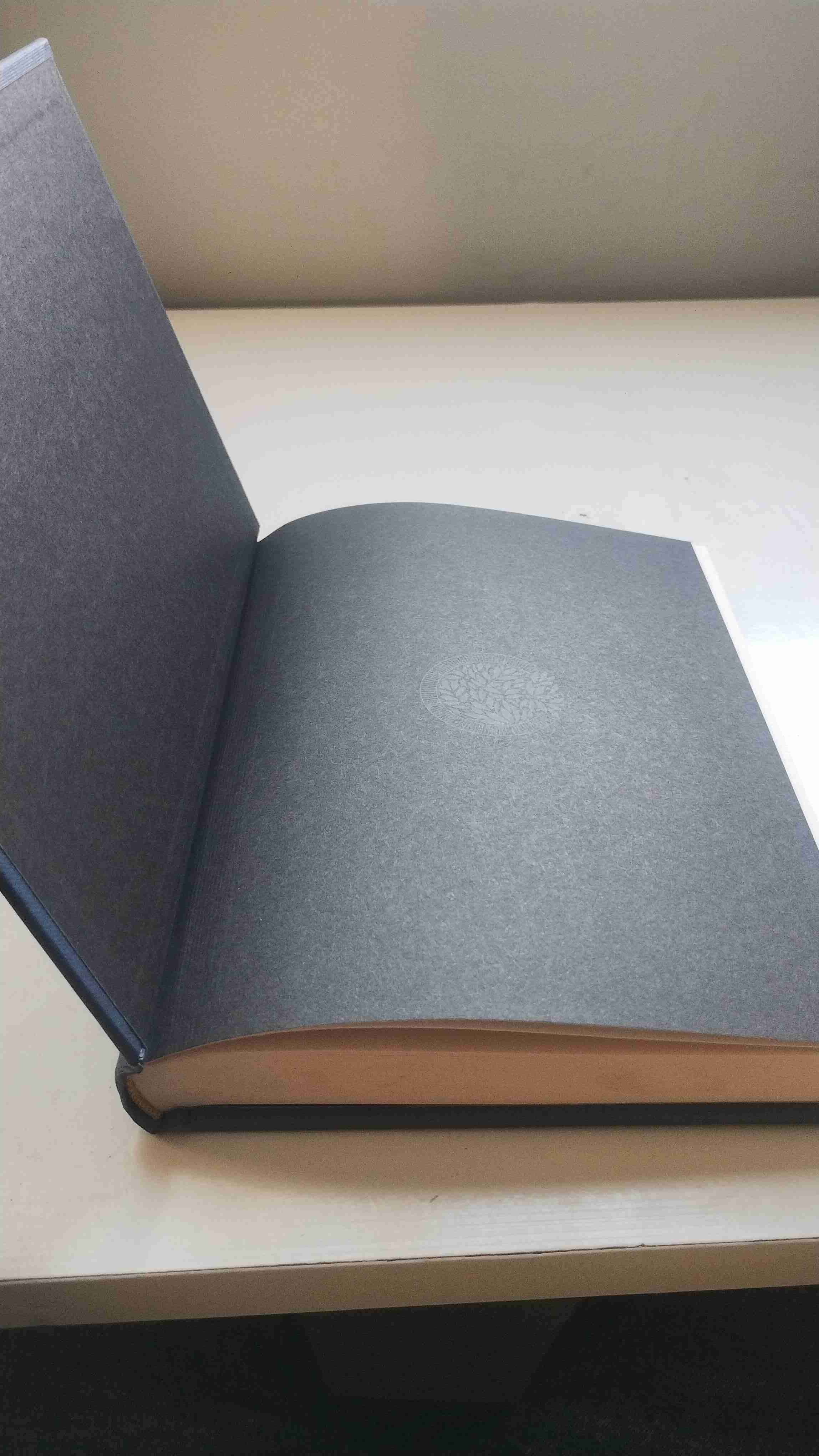 Libro 'Poemas Esenciales' de Fernando Pessoa - miniatura 2