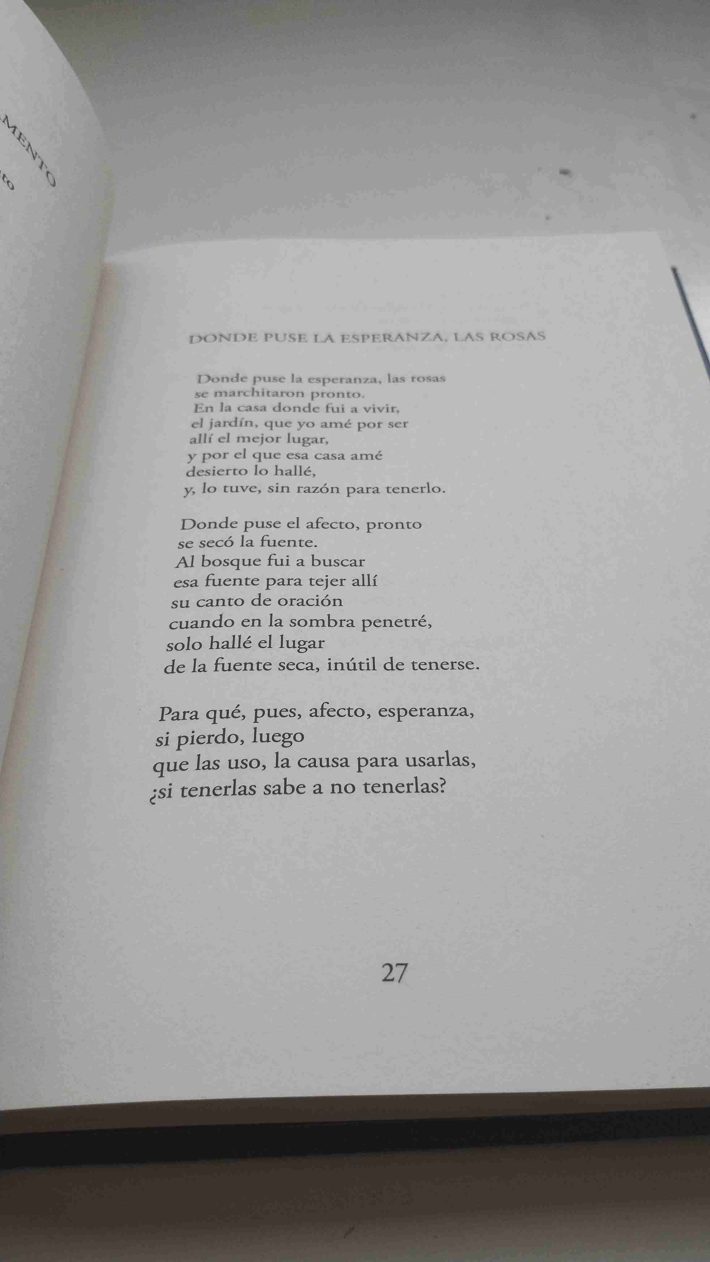 Libro 'Poemas Esenciales' de Fernando Pessoa - miniatura 3