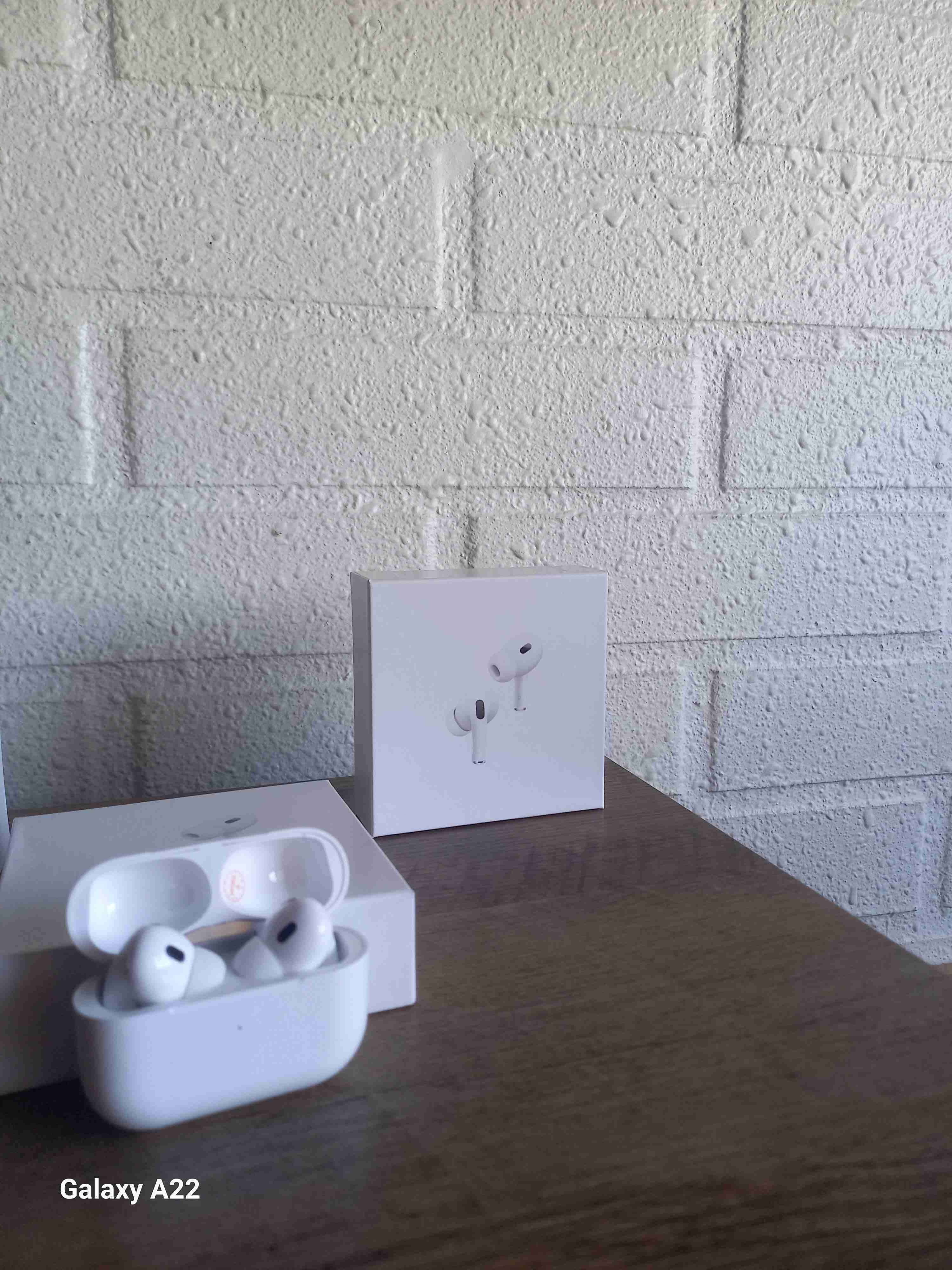 Audífonos inalámbricos blancos - miniatura 1