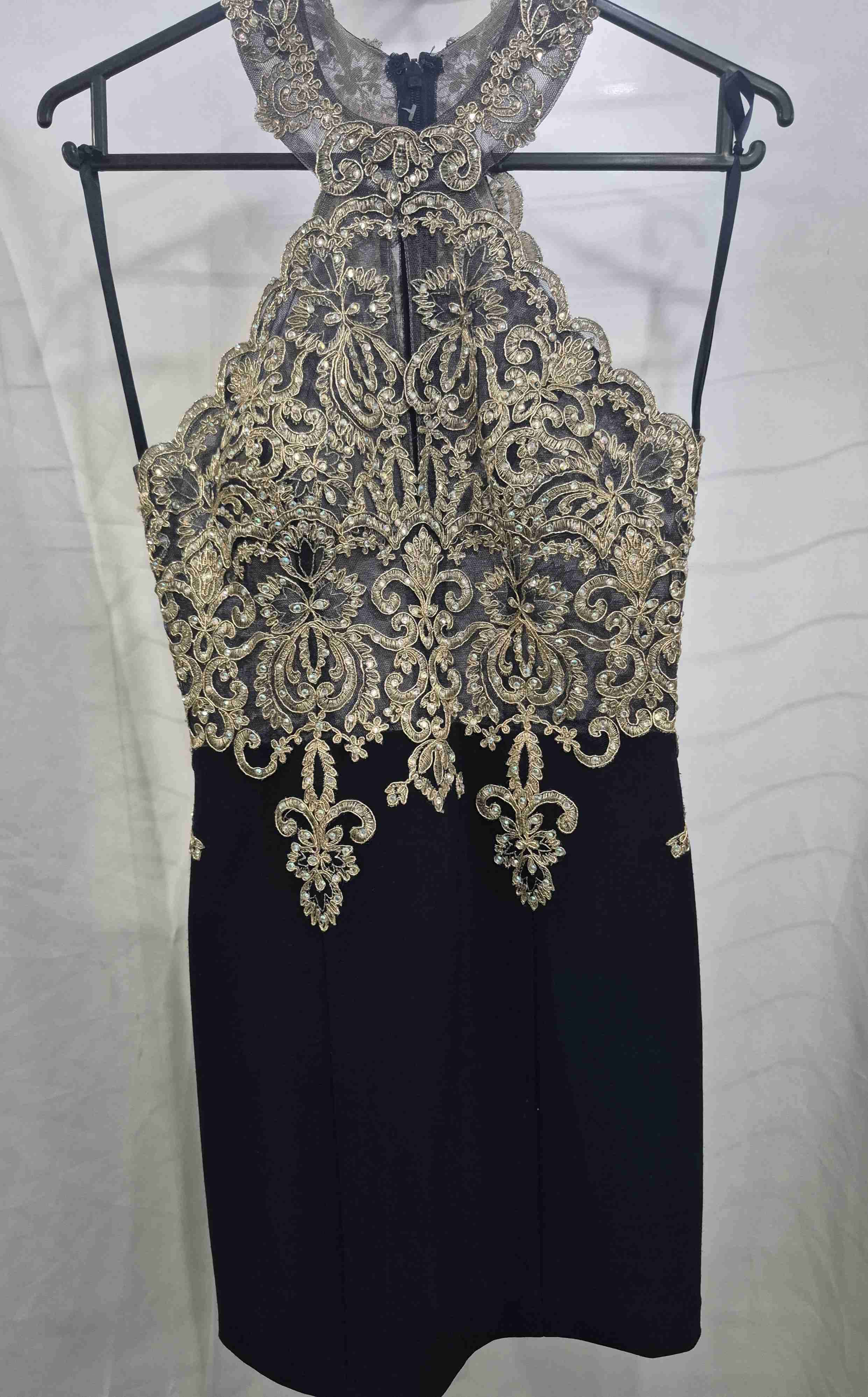 Vestido azul con encaje dorado - miniatura 2