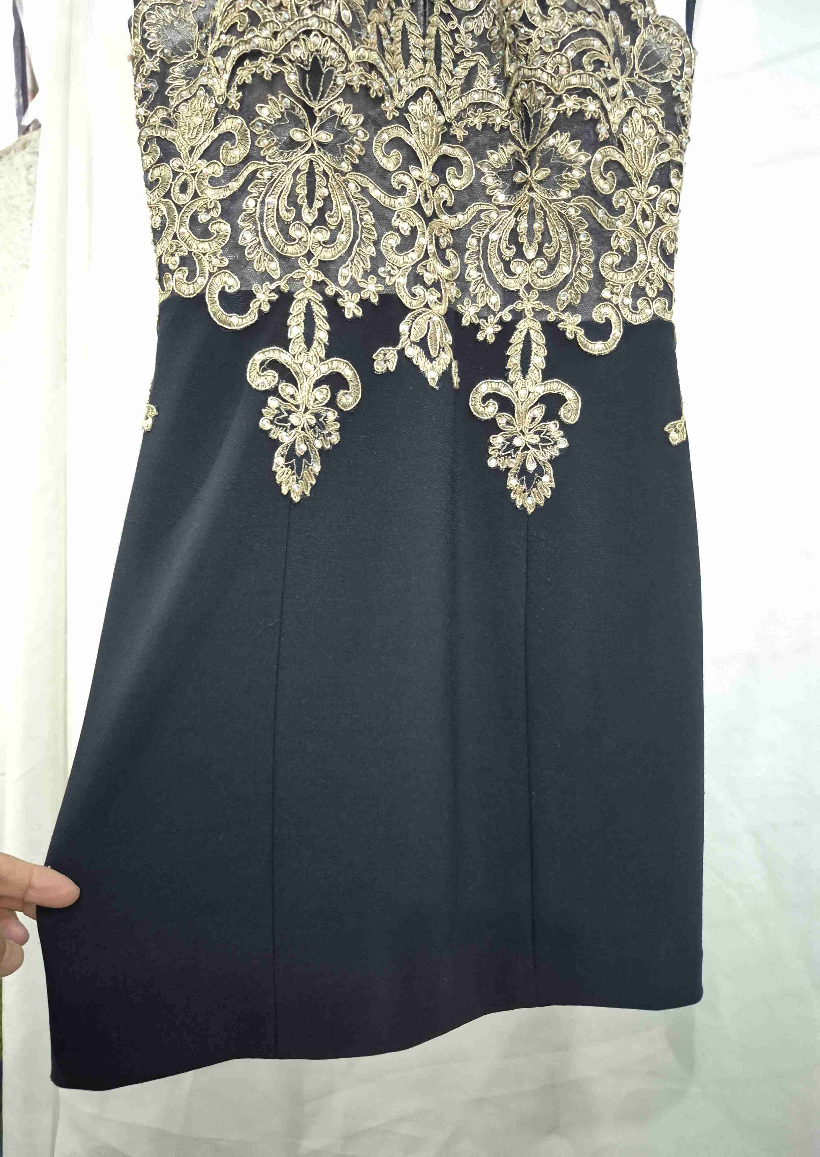 Vestido azul con encaje dorado - miniatura 5