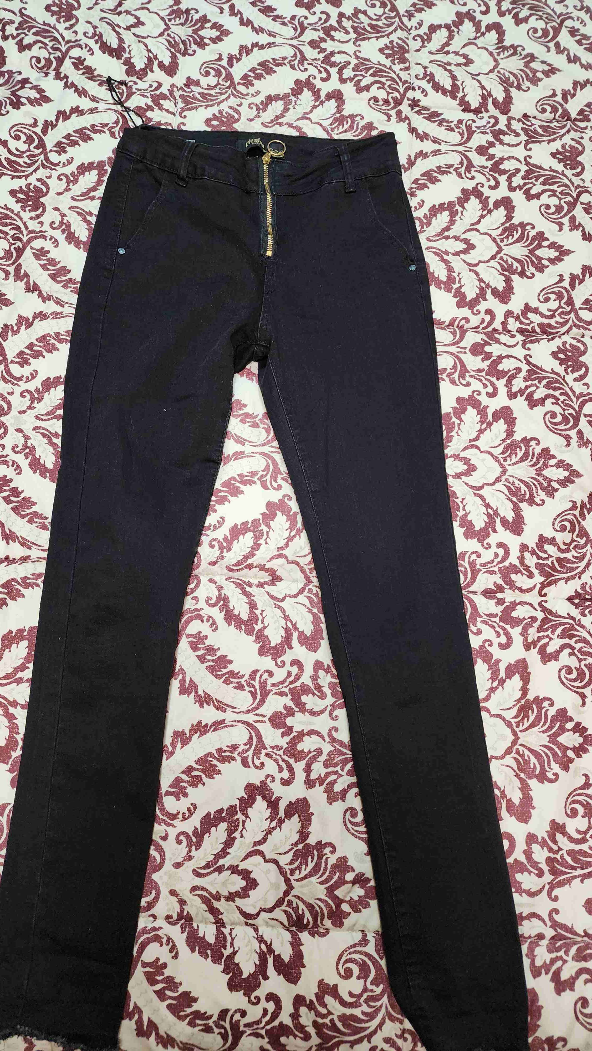 Pantalones negros con cierre dorado - miniatura 1