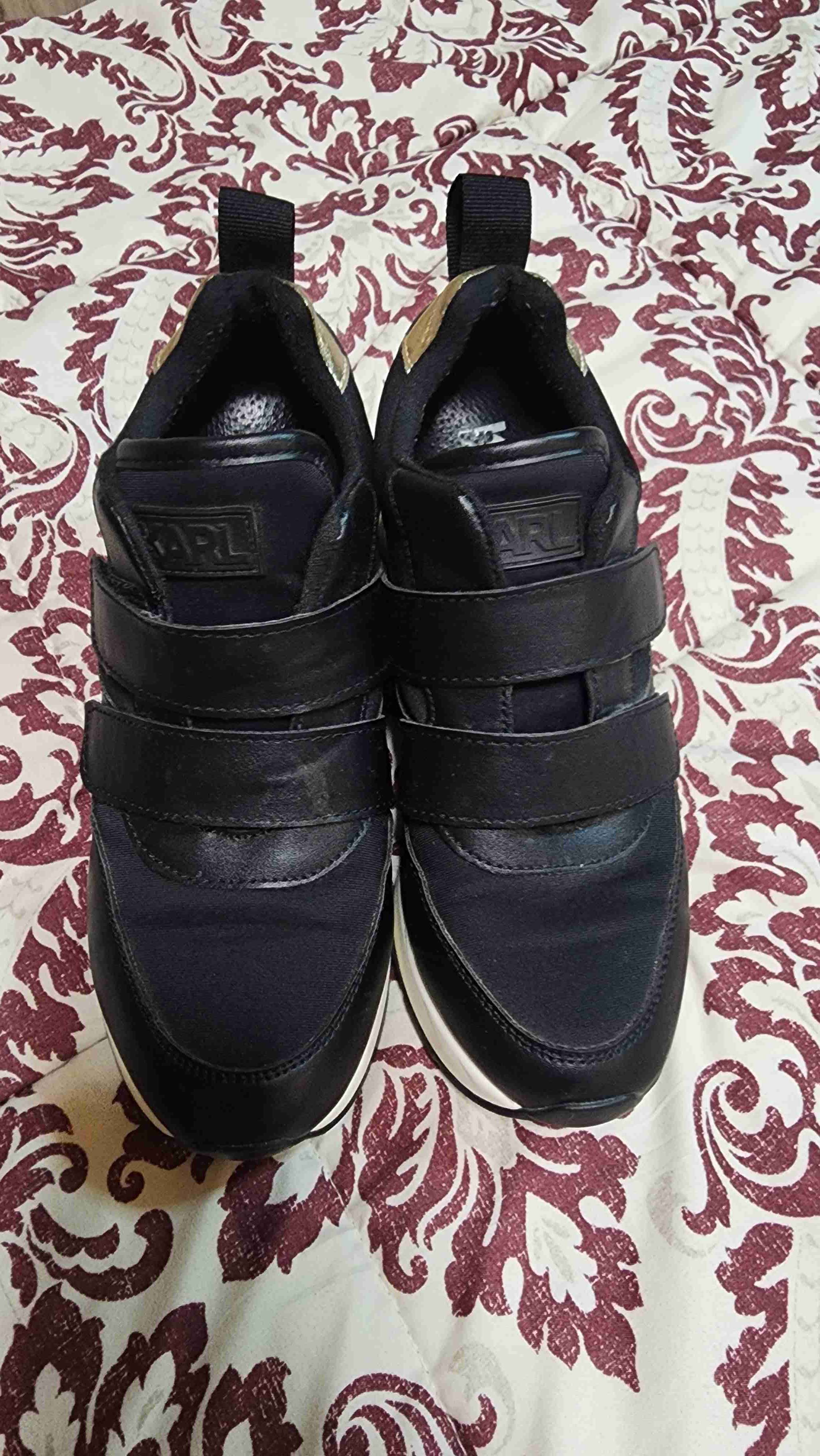 Zapatillas negras con velcro - miniatura 1
