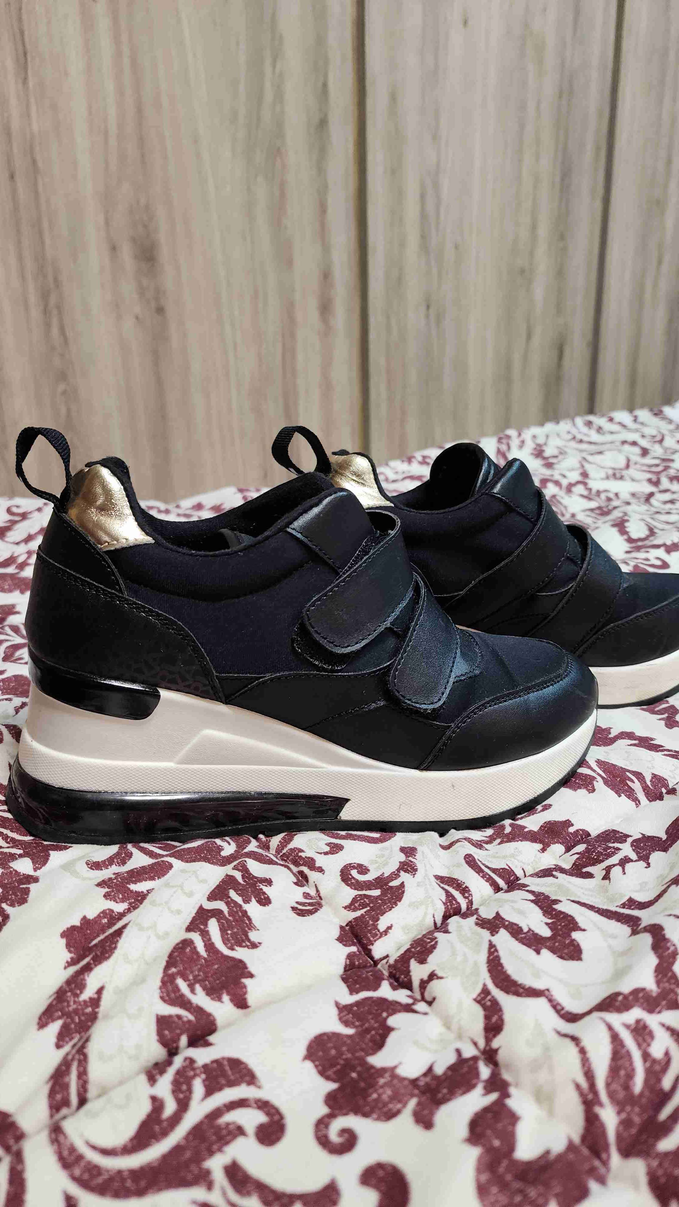 Zapatillas negras con velcro - miniatura 2