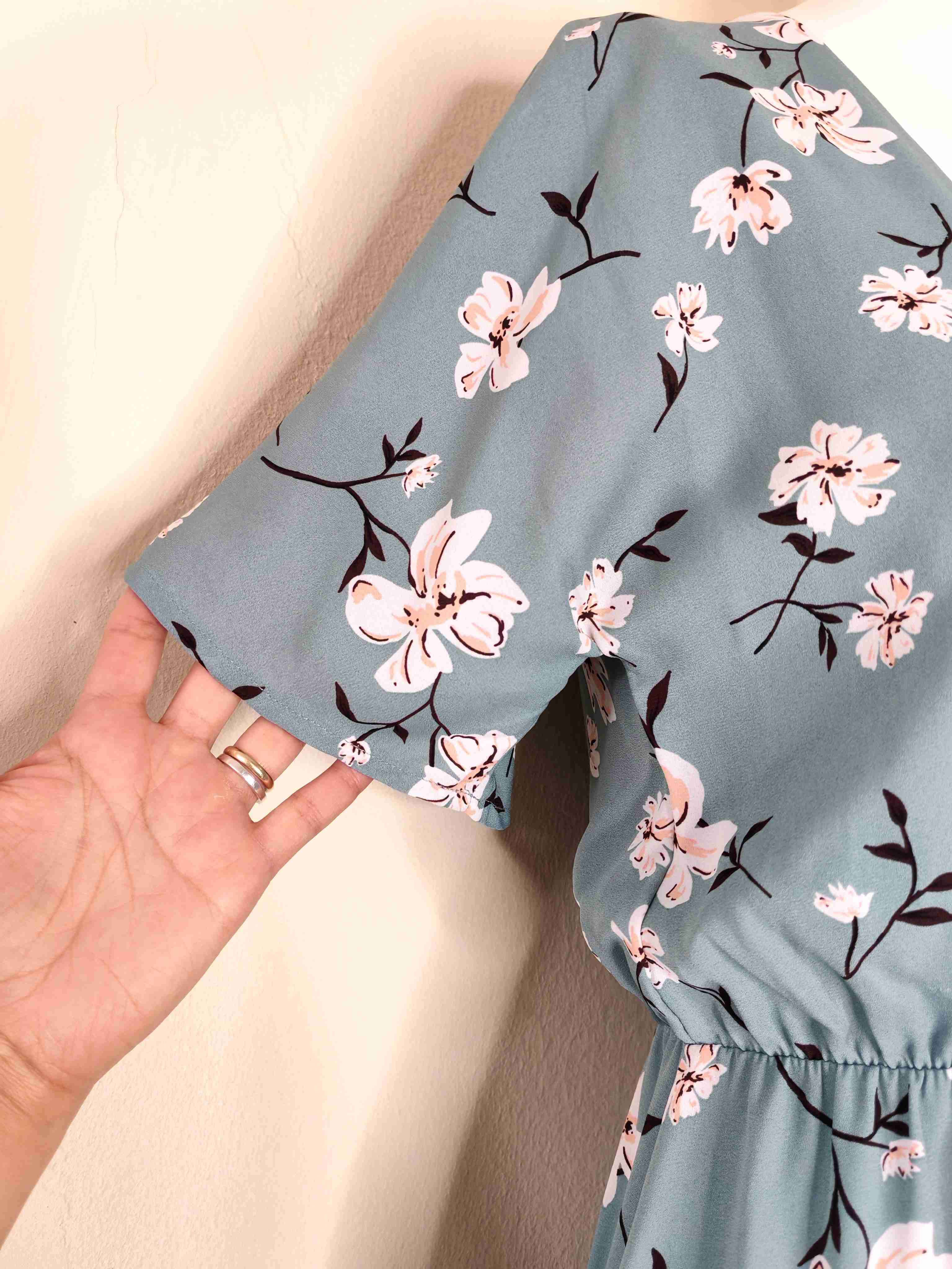 Vestido floral verde claro - miniatura 2