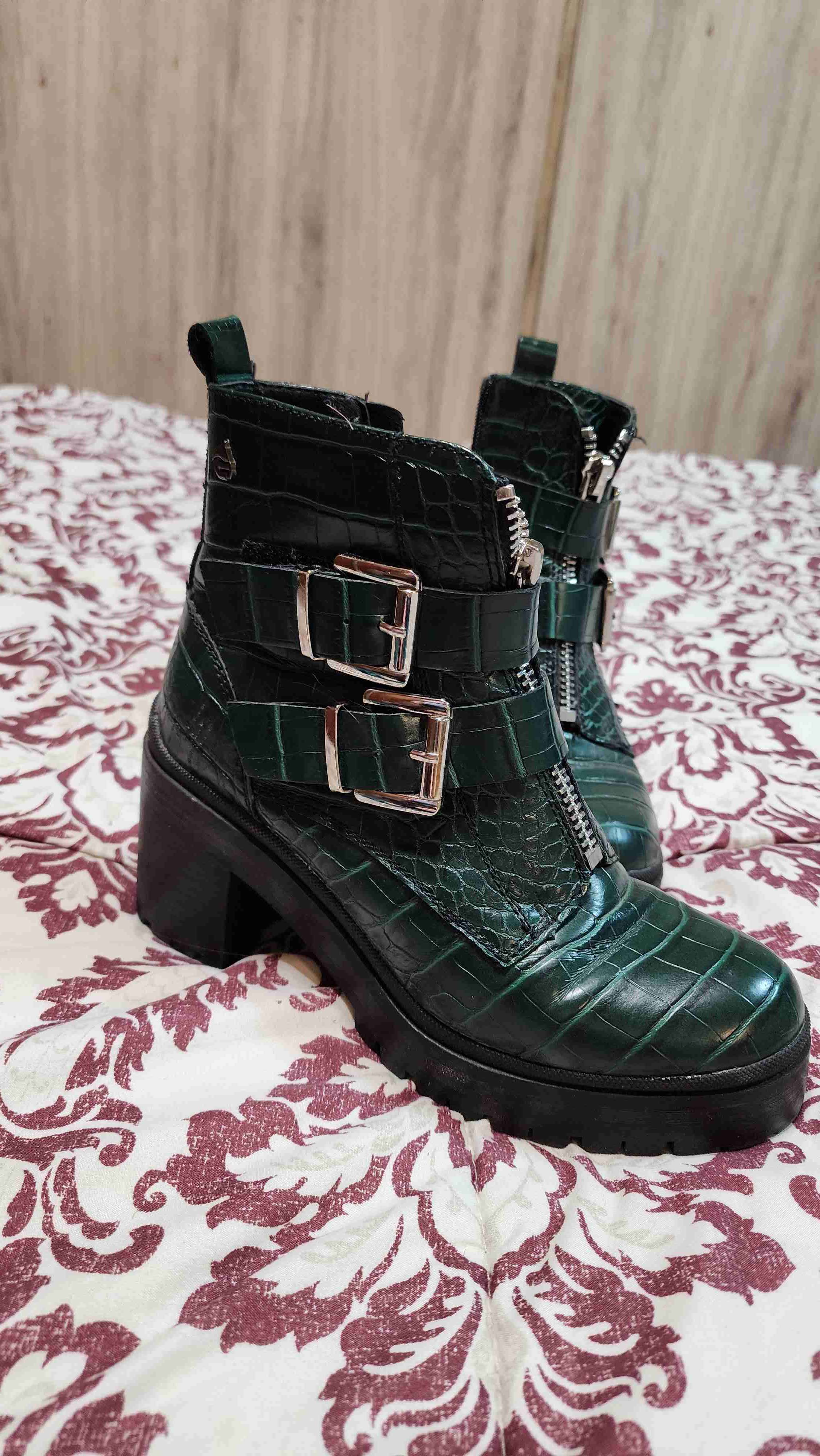 Botines verdes con hebillas - miniatura 1