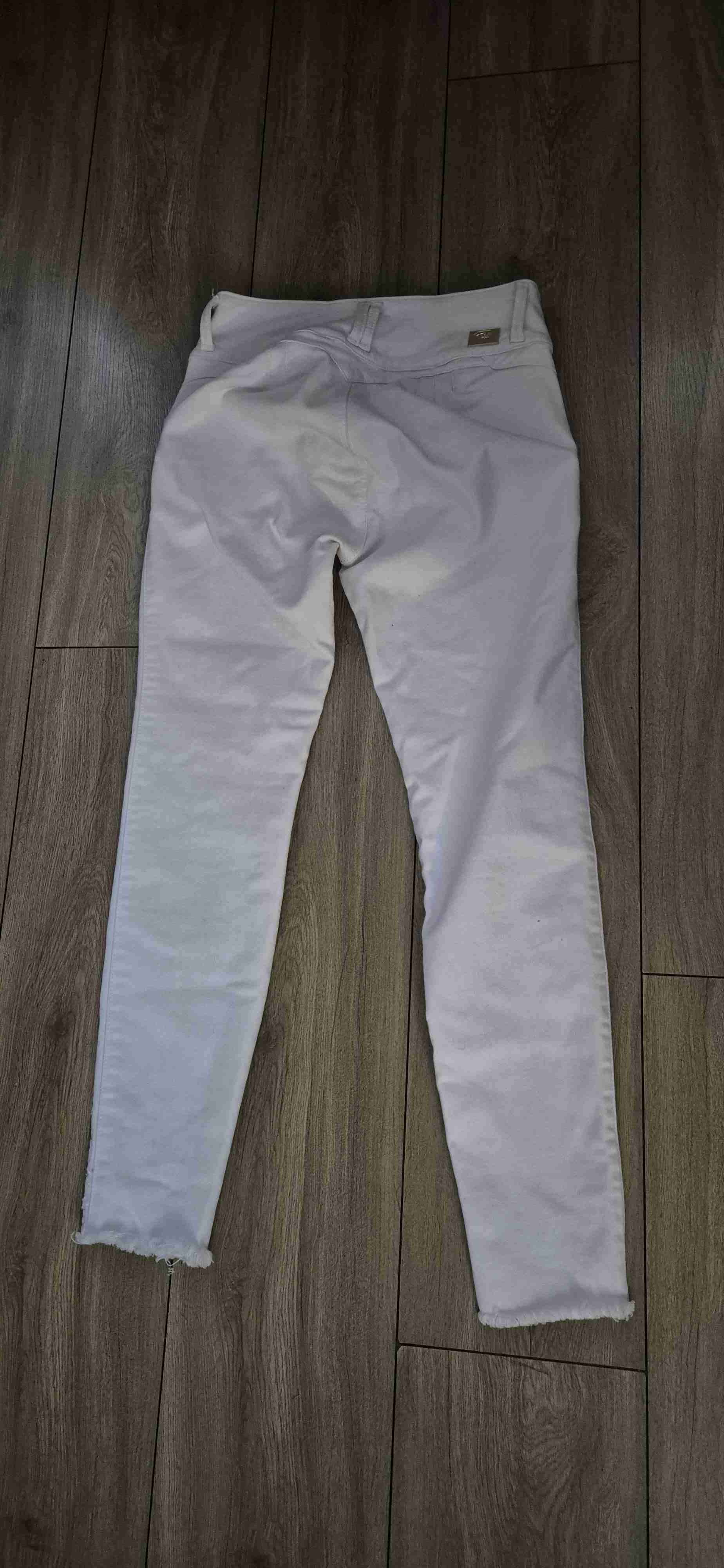 Blusa blanca con detalle tejido. - miniatura 2