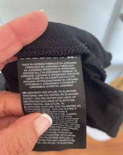 Short negro deportivo mujer North face - miniatura 6