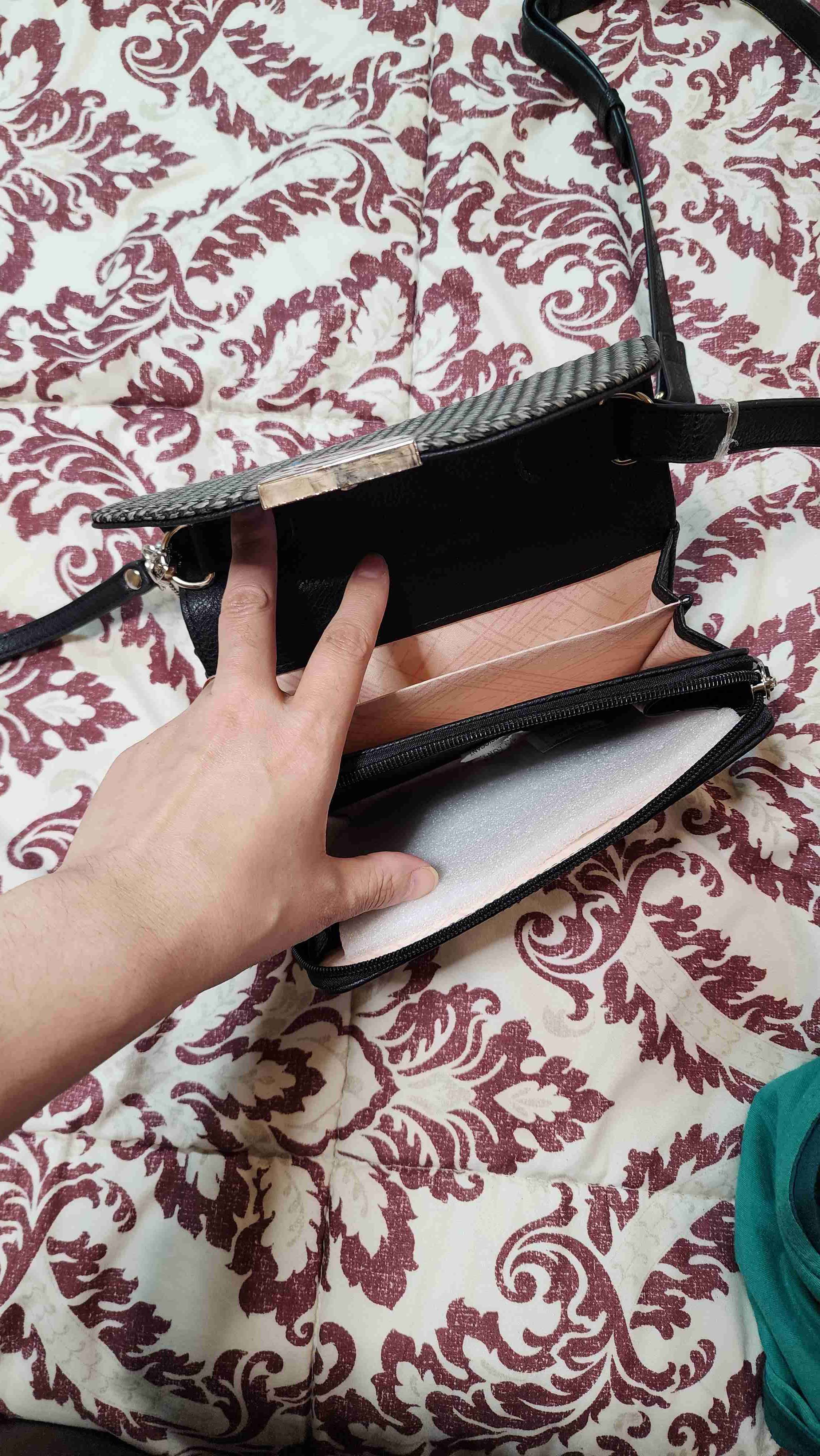 Cartera de hombro en blanco y negro - miniatura 3