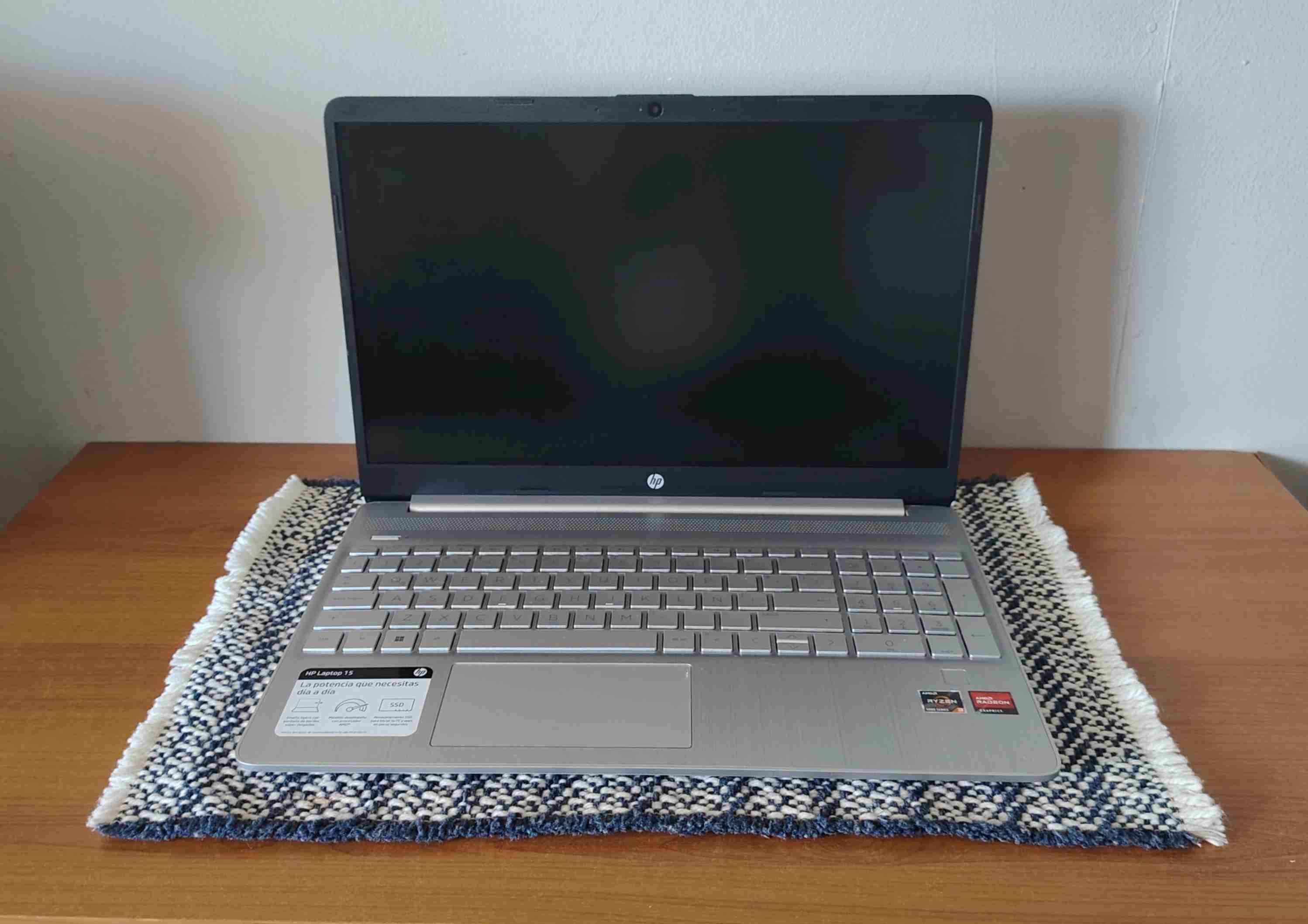 Notebook HP 15 AMD Ryzen 3 256GB SSD 15.6" - miniatura 4