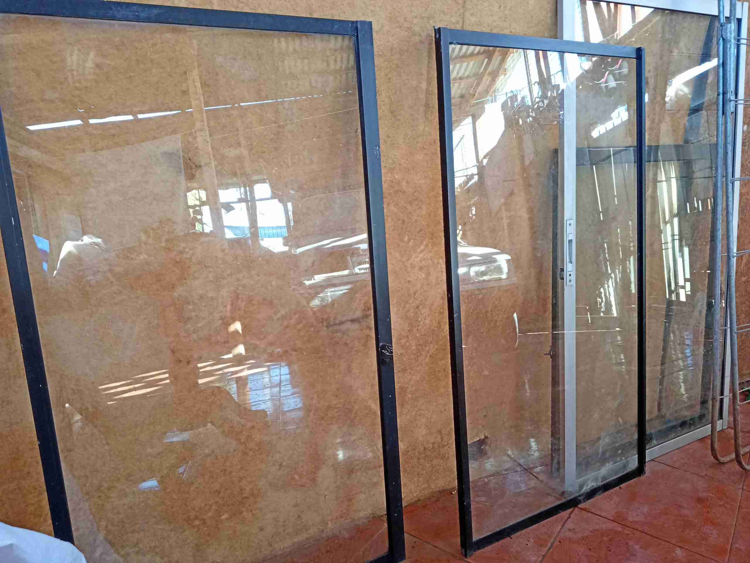 Puerta corredera de vidrio