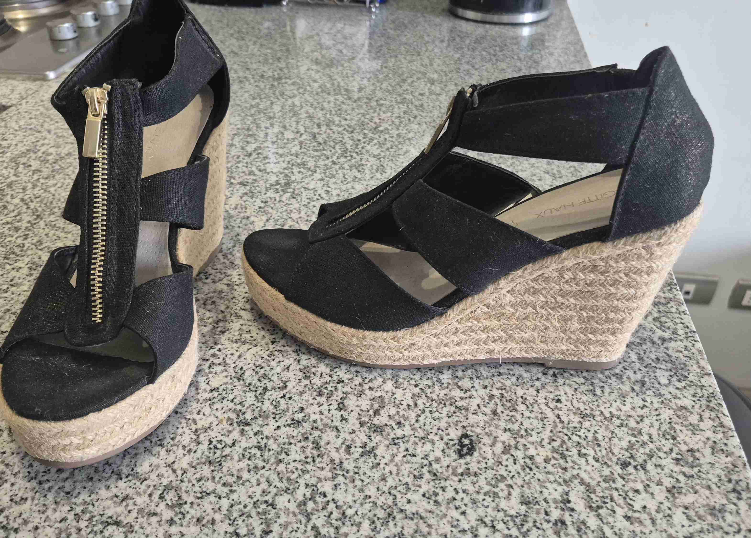 Sandalias negras con cuña de yute - miniatura 1