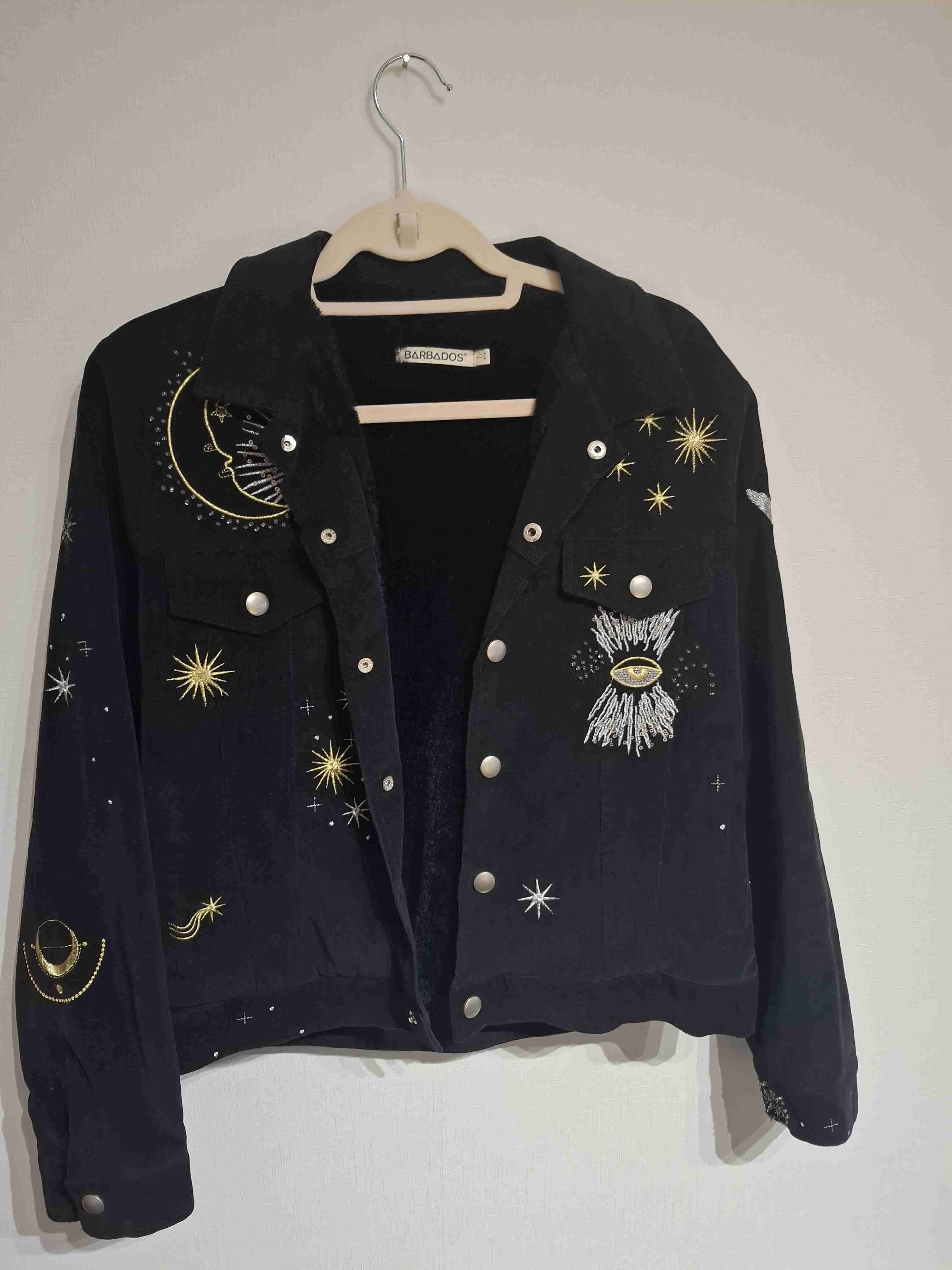 Chaqueta negra con bordados dorados - miniatura 1