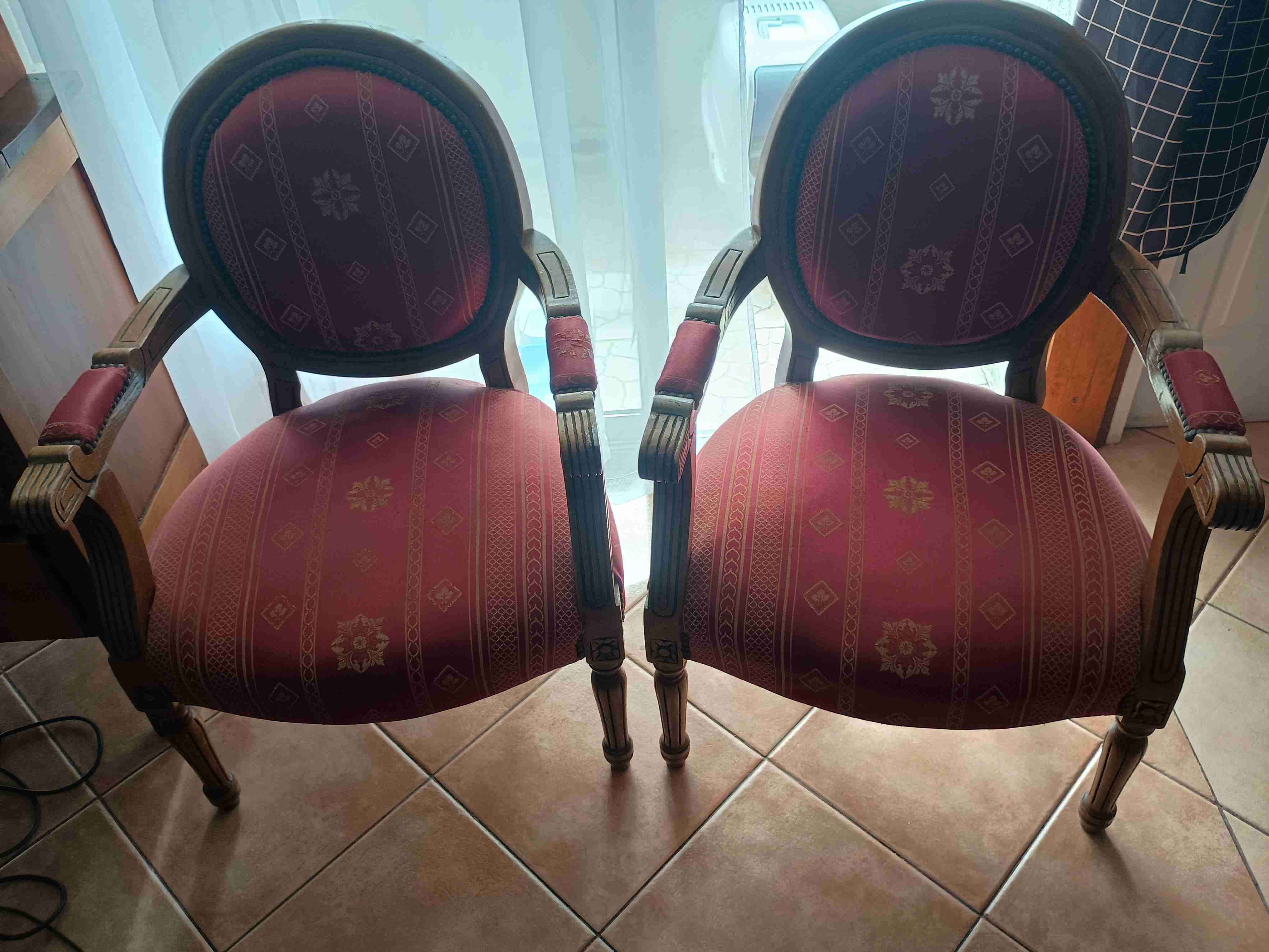 Sillas clásicas tapizadas - miniatura 1