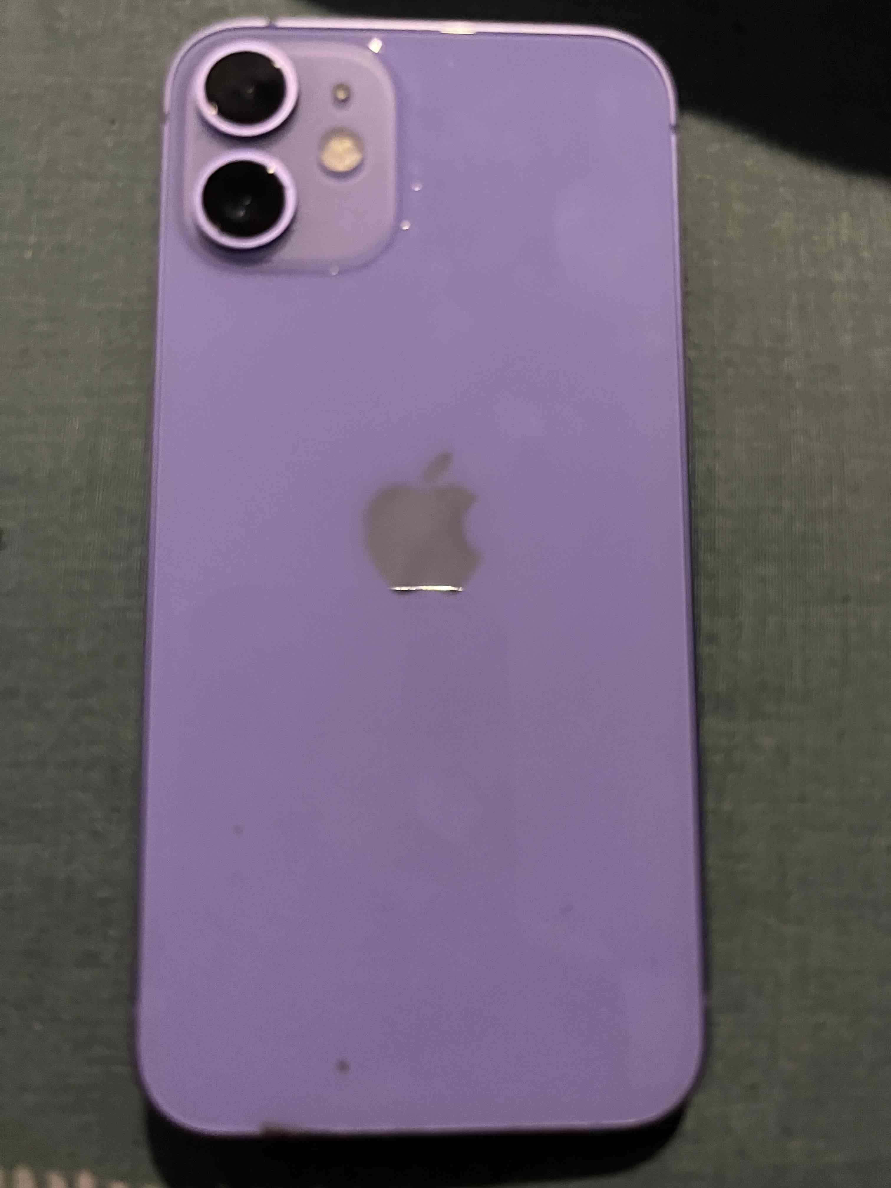 iPhone púrpura en buen estado - miniatura 1