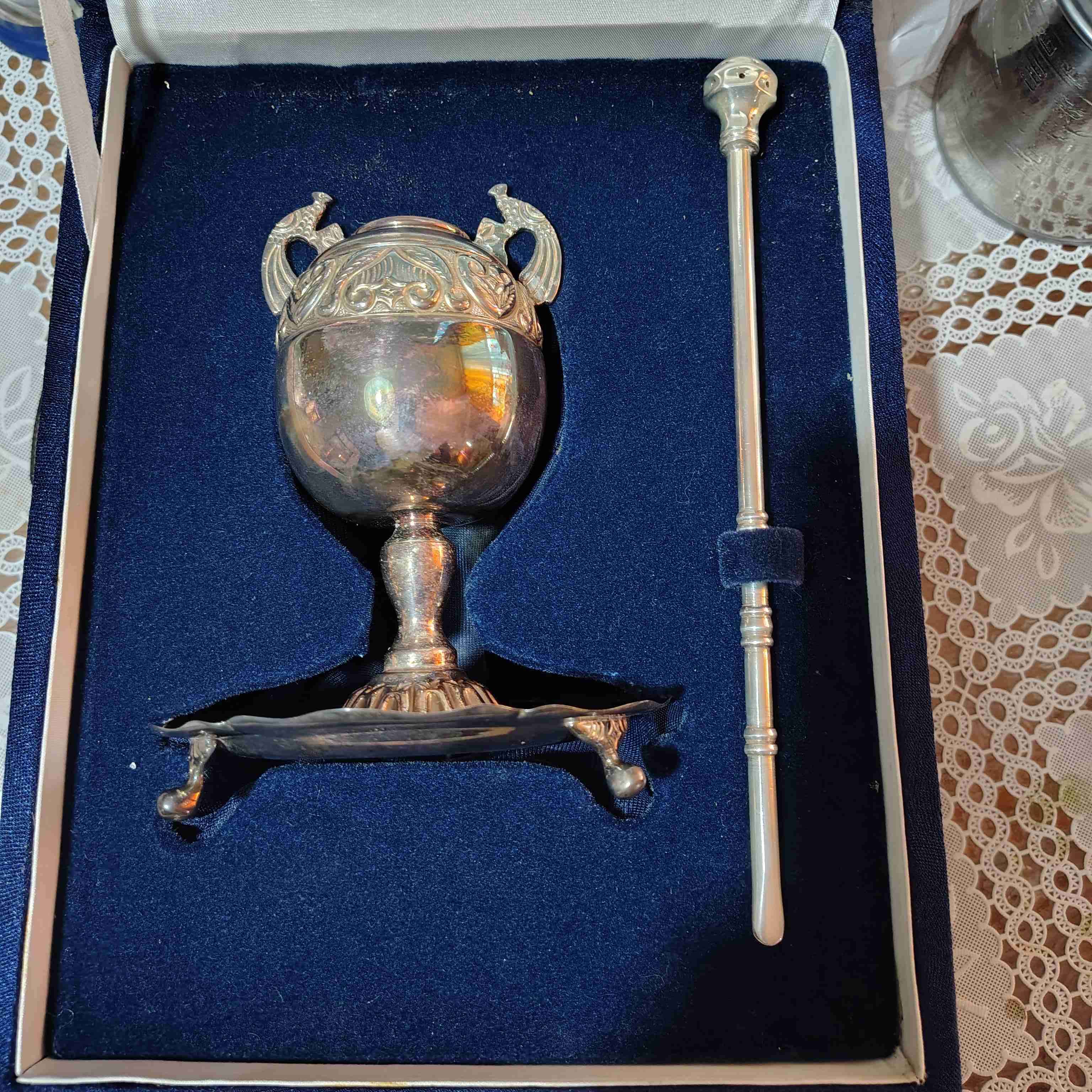 Mate de plata tallado