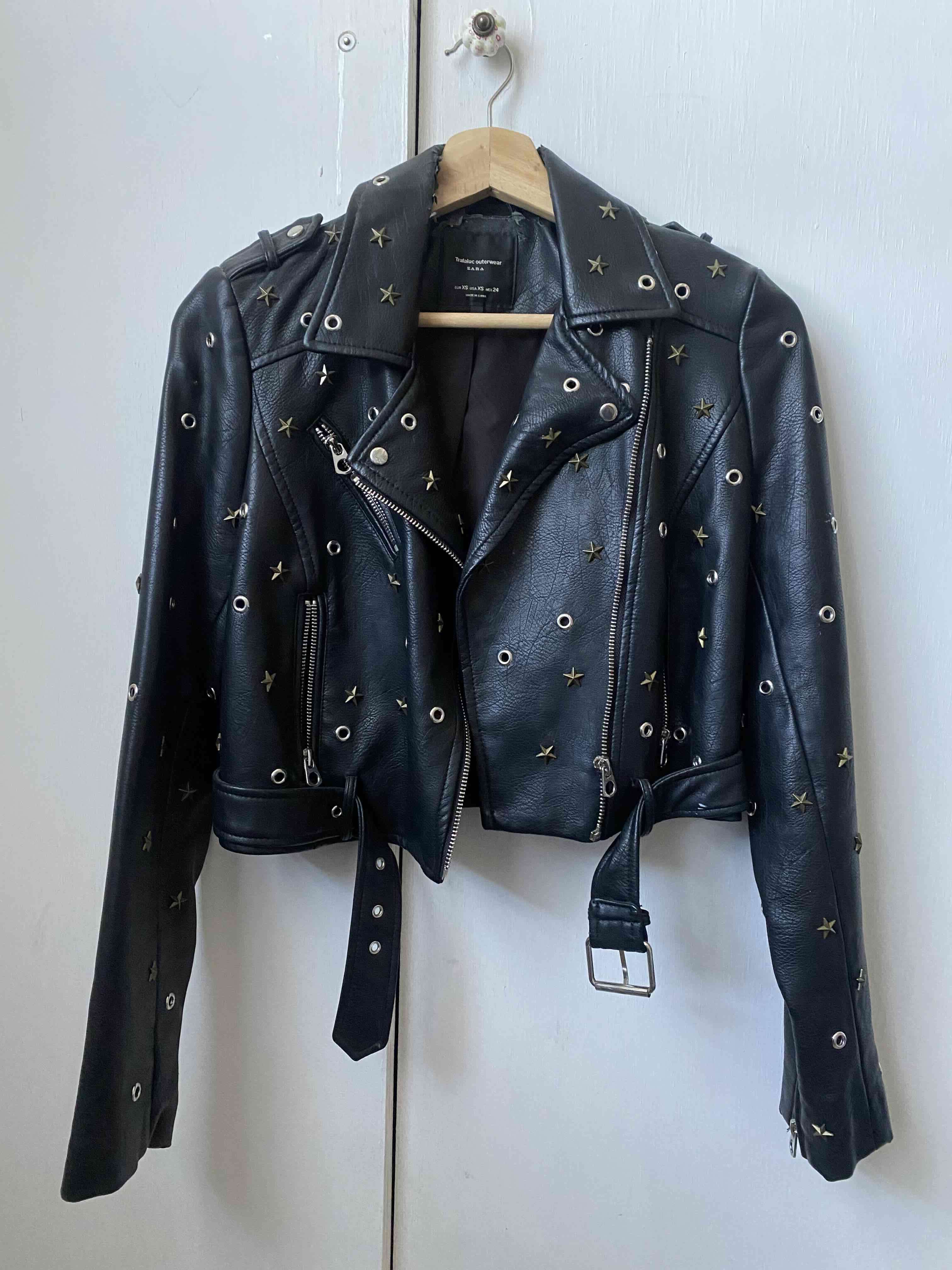 Chaqueta biker negra con estrellas - miniatura 2