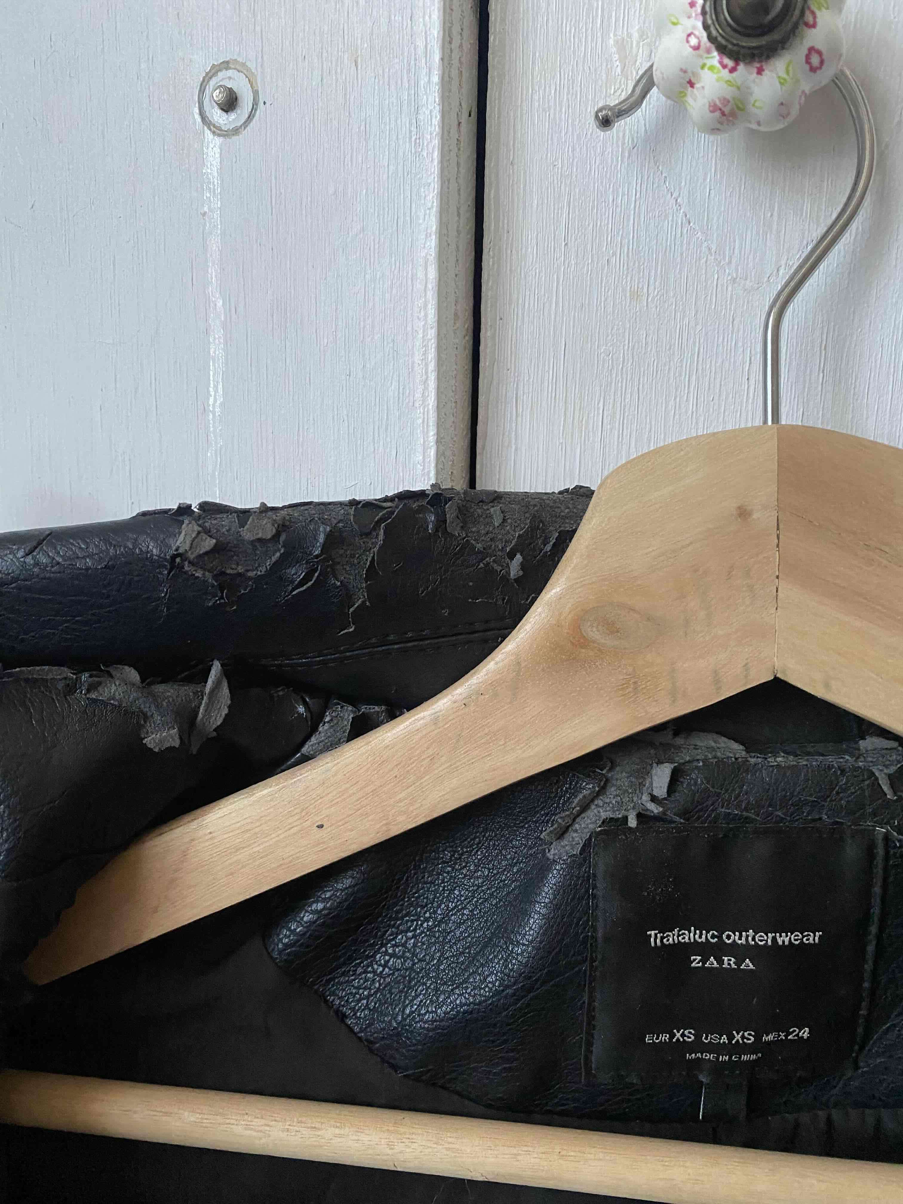 Chaqueta biker negra con estrellas - miniatura 3